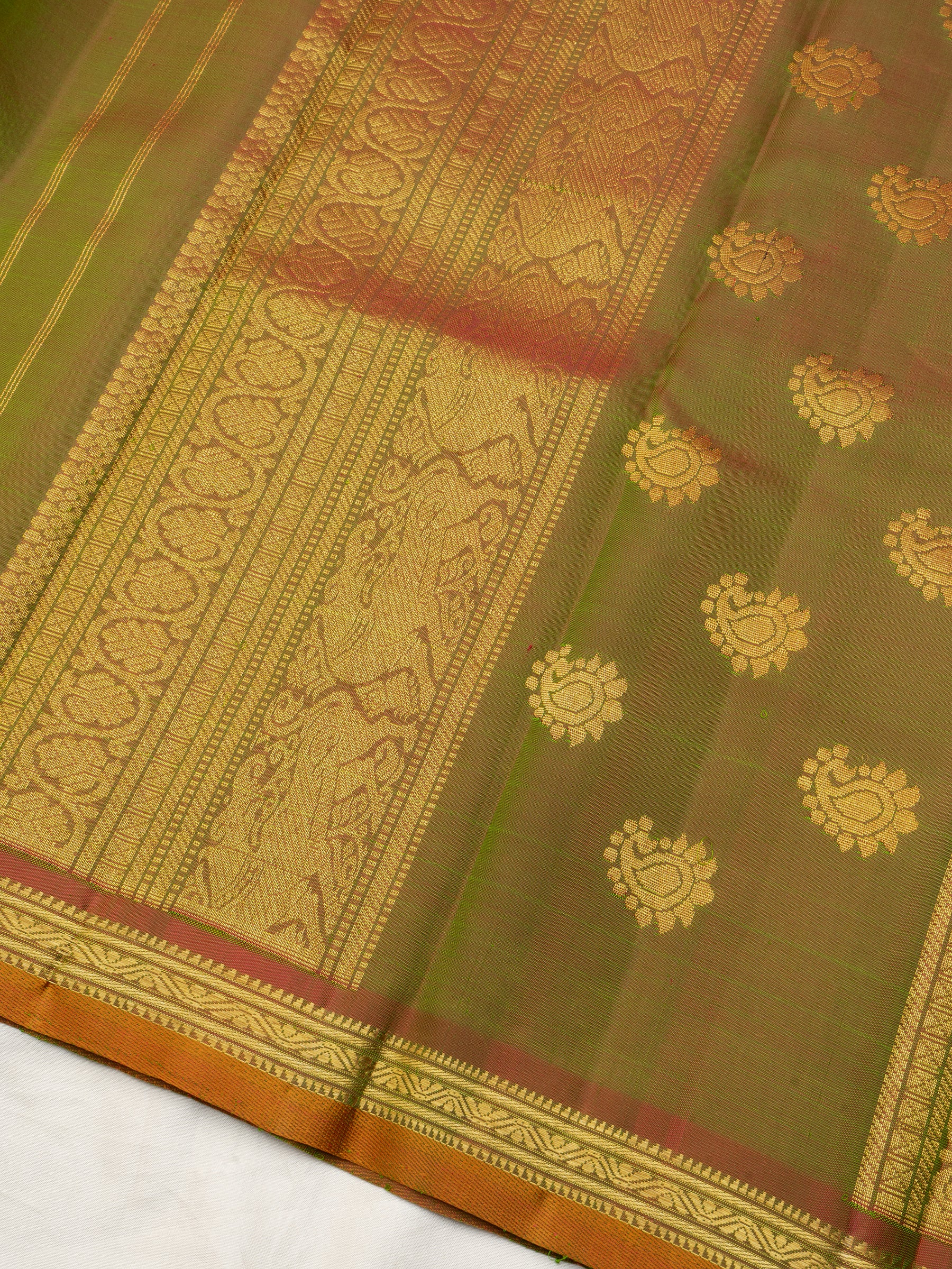 Maanthulir shot green small border/ Arani Silk Saree CLSA10843