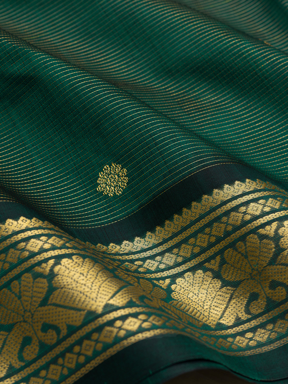 Green vairaoosi Premium /
Silk Cotton Saree CLSA11461