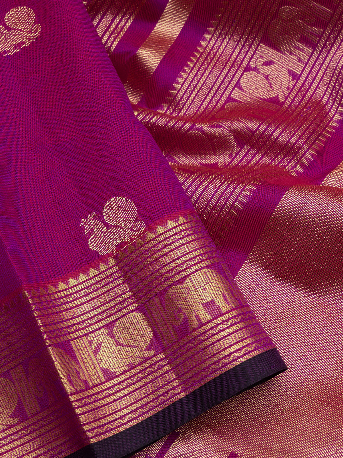Magenta pink bettu butta/ Silk Cotton Saree CLSA11835