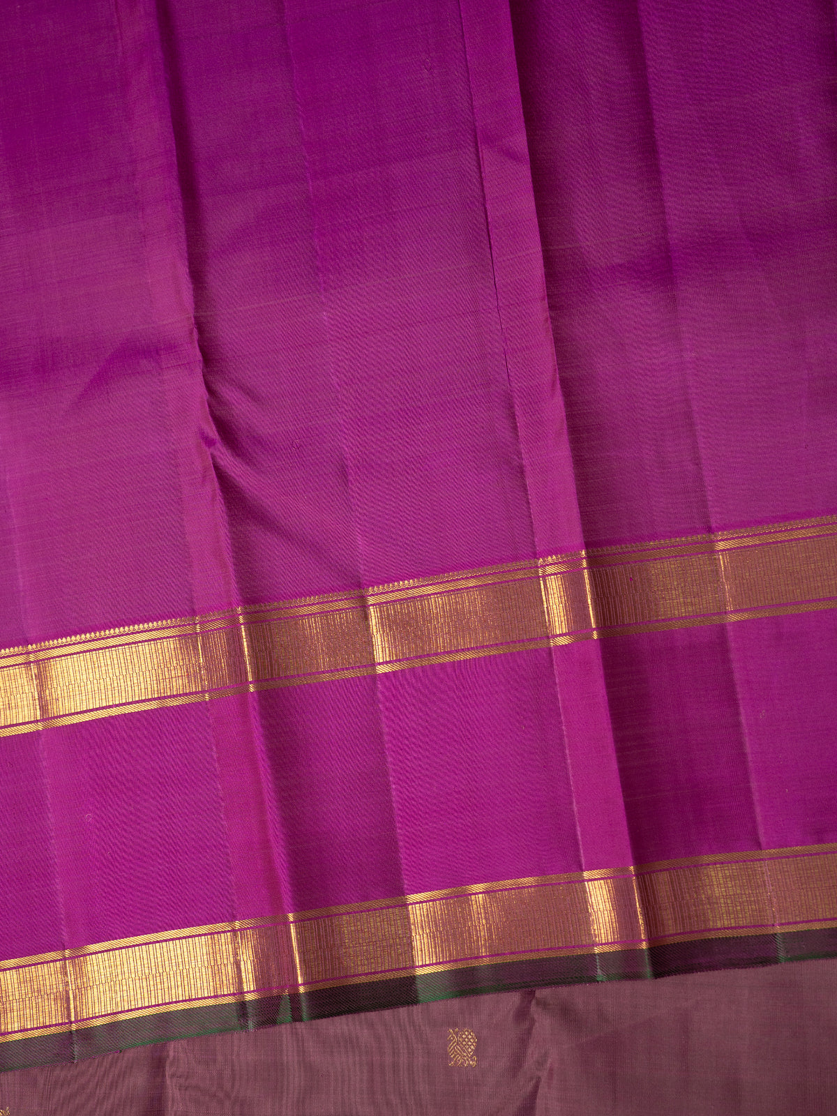 Unusal mauve bettu butta rettapet border/ Kanjipuram Silk Saree