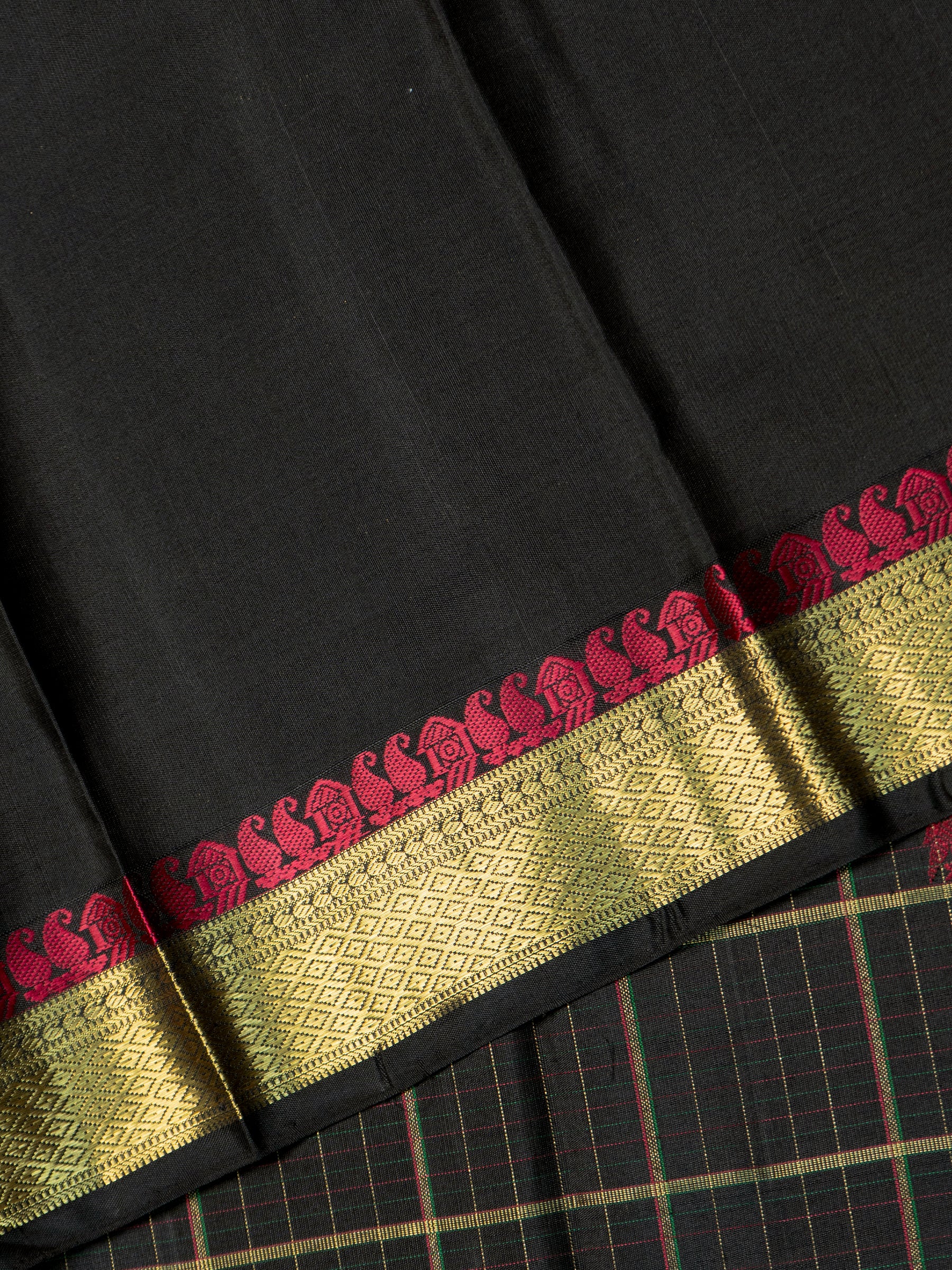 Black kattam thread butta  ganga jamuna border style/ Kanjipuram Saree
