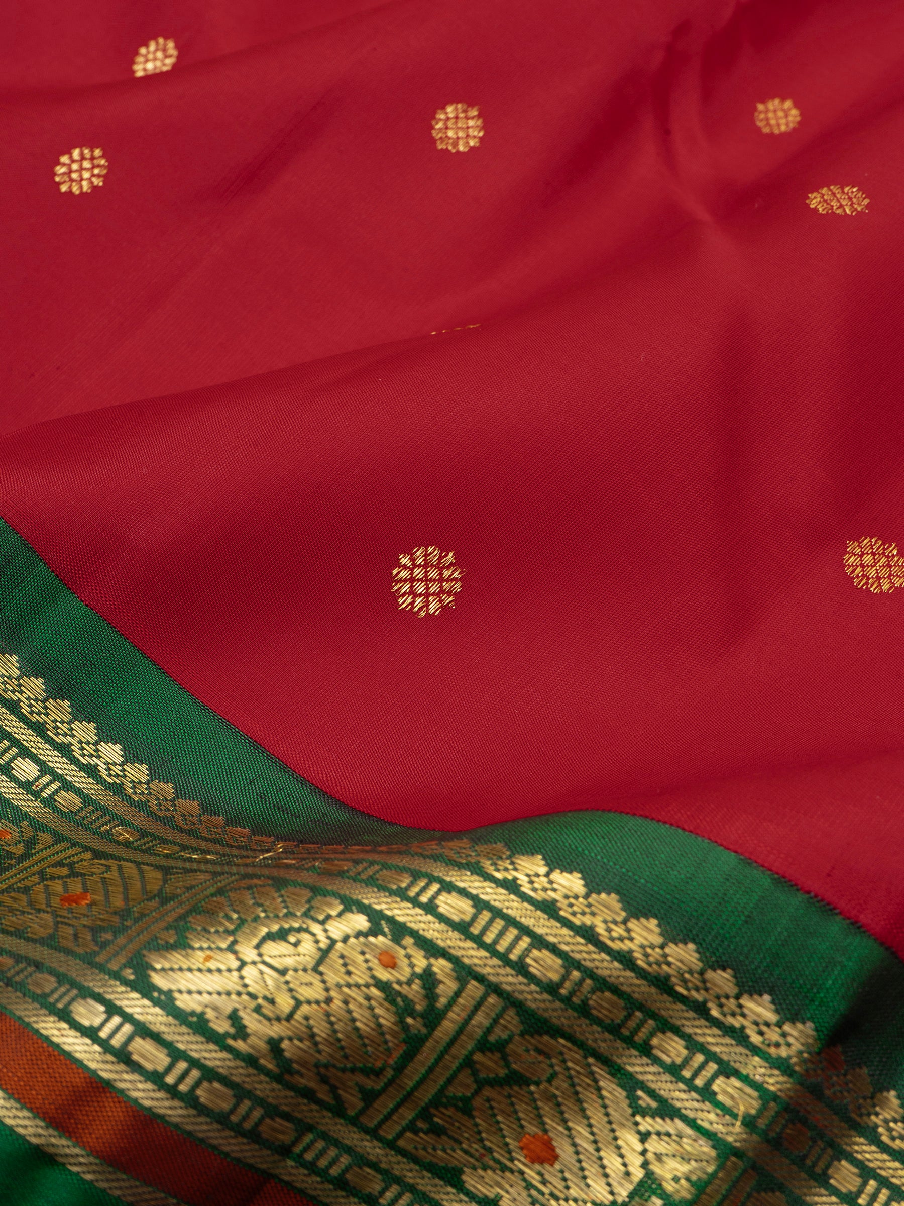 Red and green meenakari border / Kanjipuram Saree CLSA5910