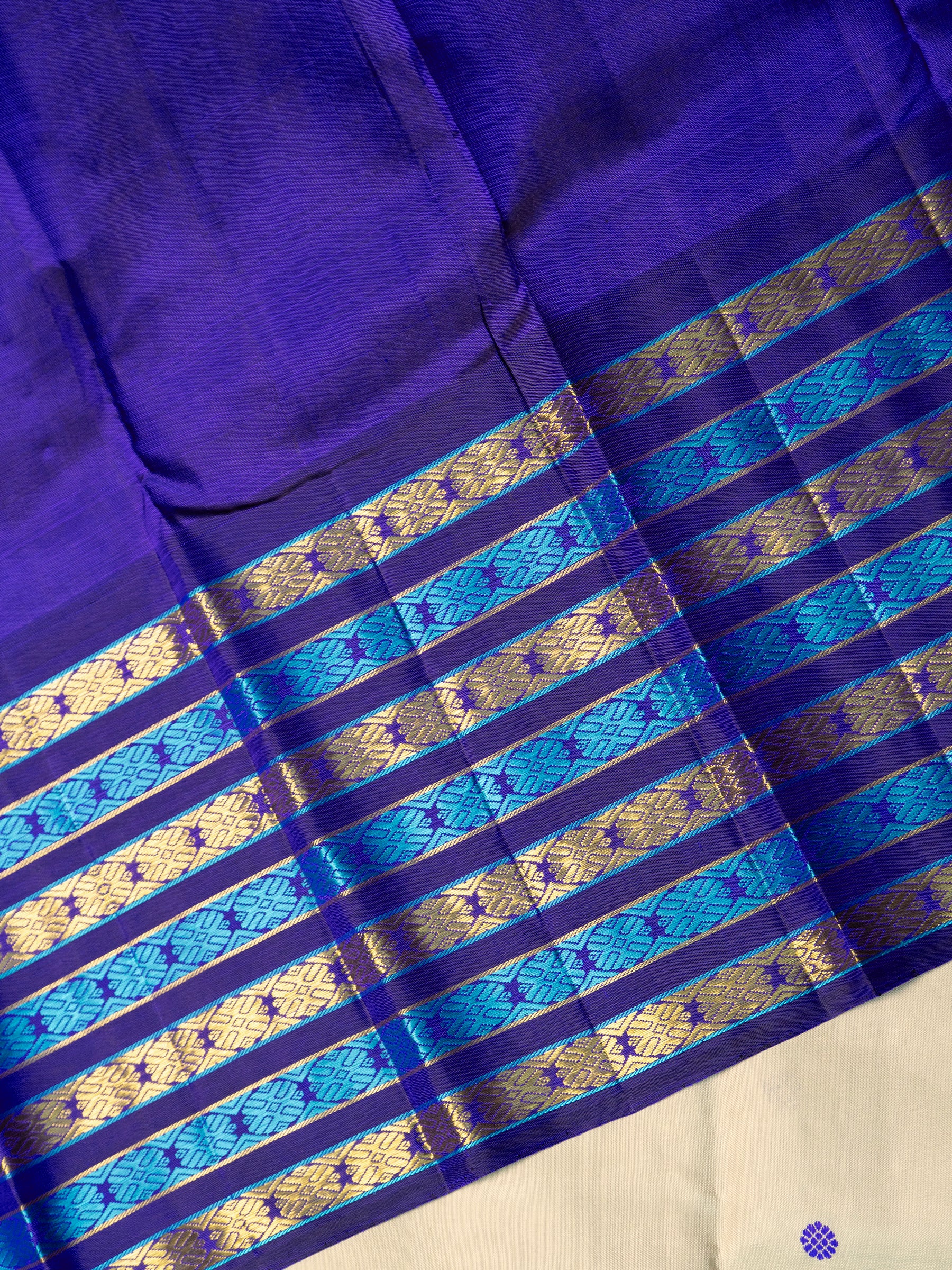 Offwhite varisapet border kai korvai/ Kanjipuram Saree CLSA6977