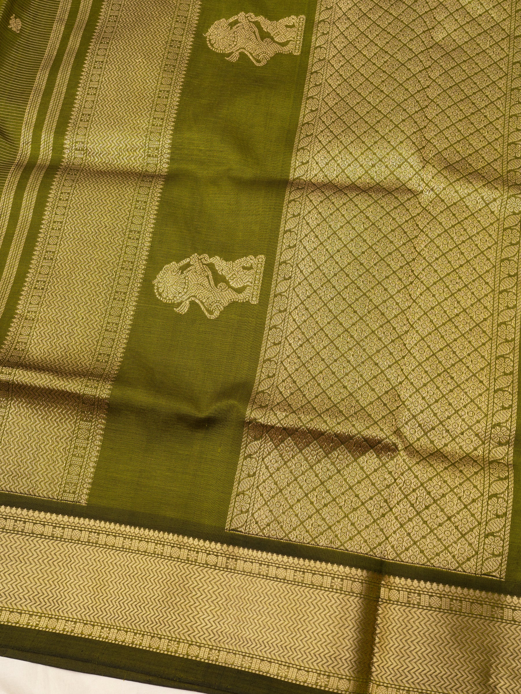 Leaf green yazhli bettu butta/ Premium Silk Cotton Saree CLSA7130