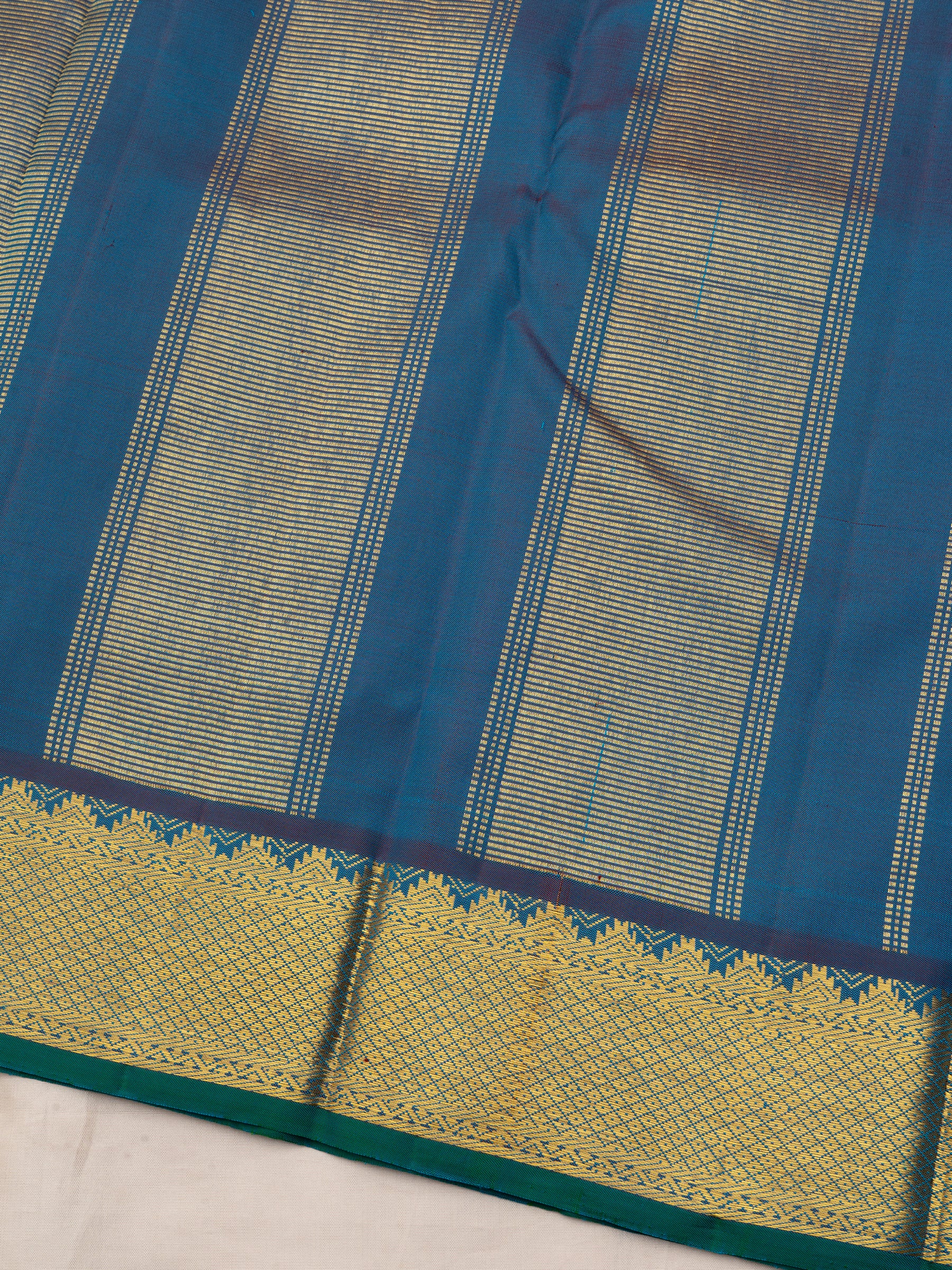 Sky blue and mayilkazhuthu blue/ Arani Silk Saree CLSA9032