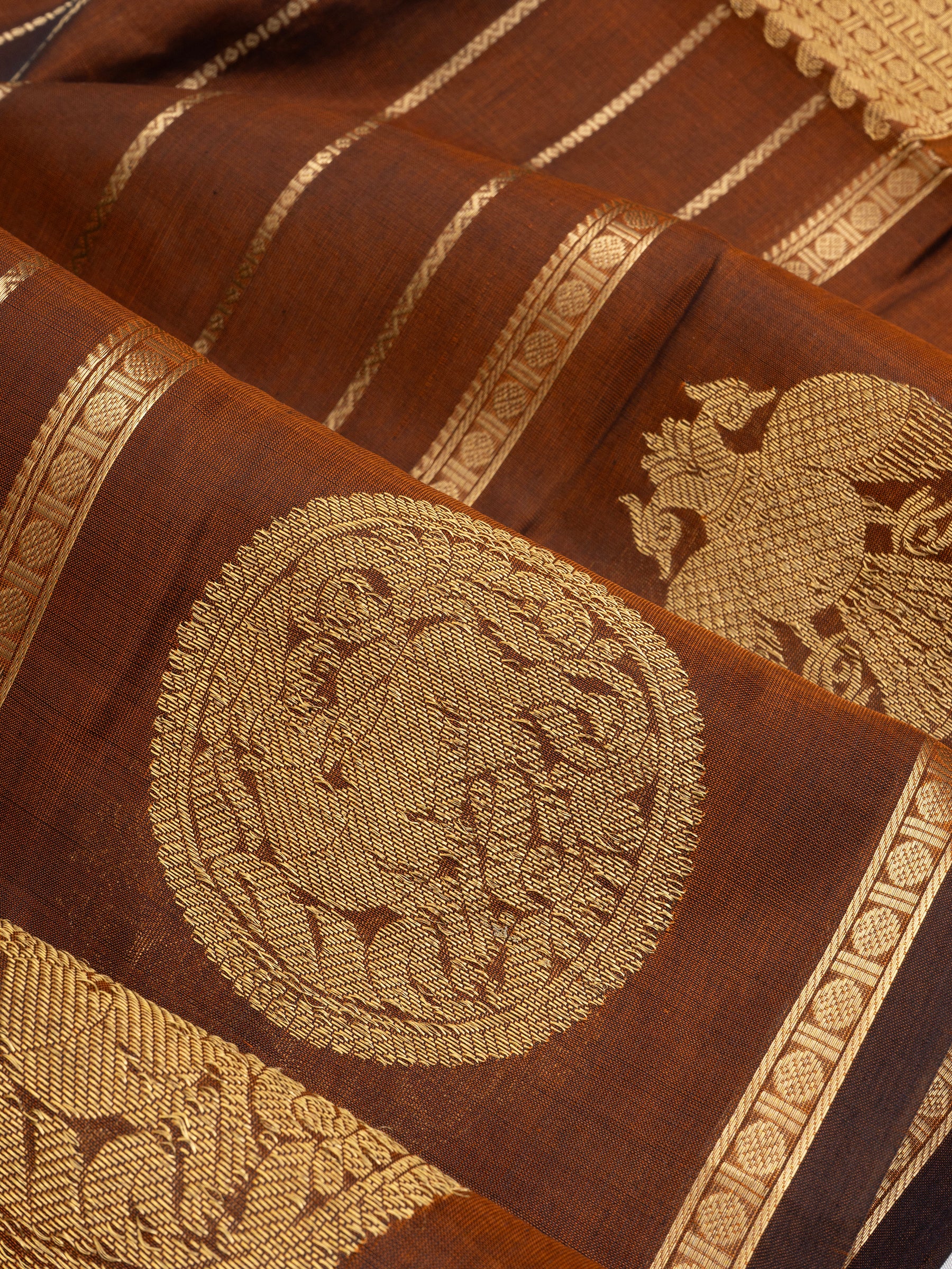 Maanthulir veldhari and border butta / Silk Cotton Saree CLSA9575