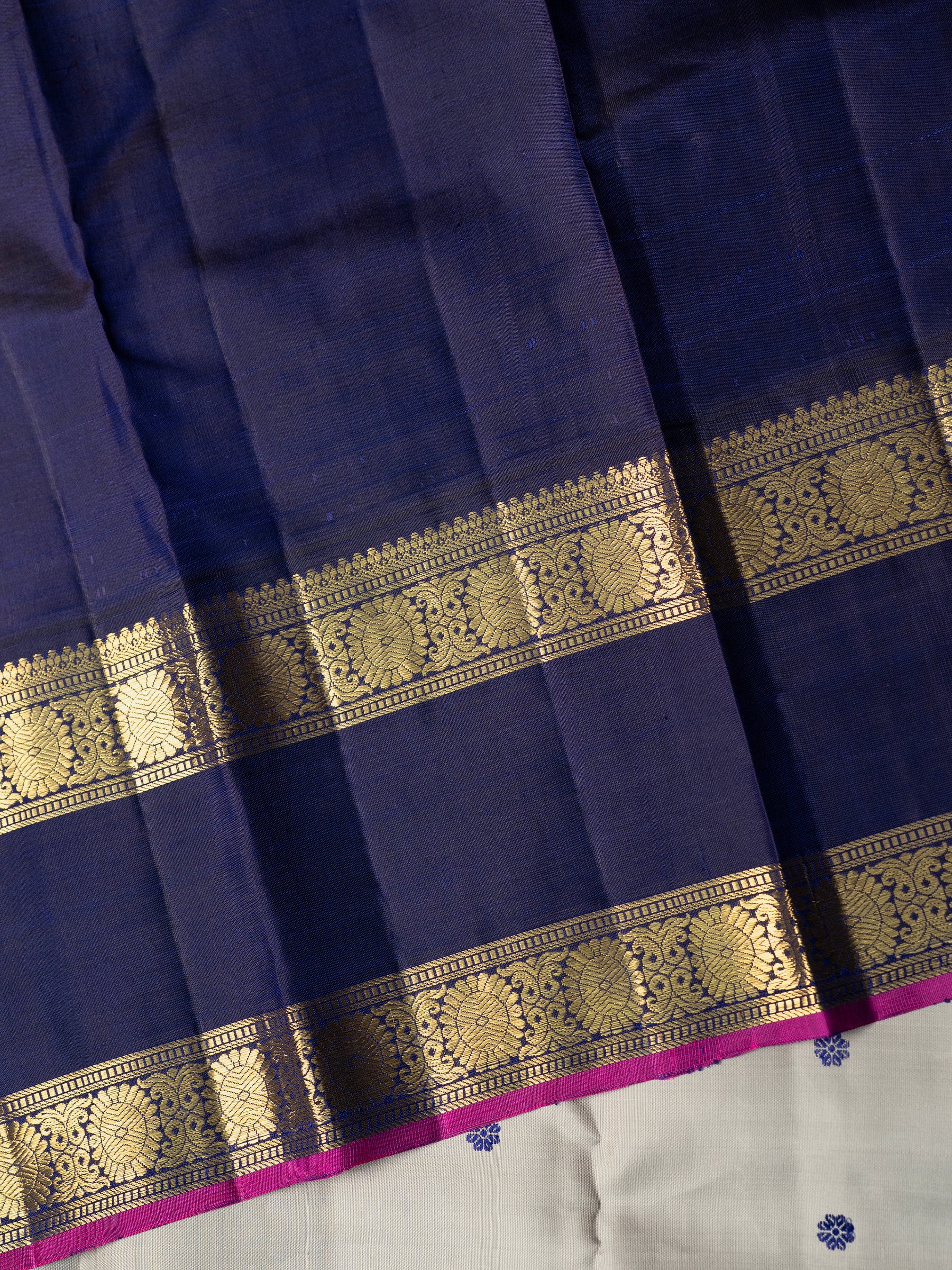 Light grey with Korvai temple border / Kanjipuram Silk Saree CLSA7548