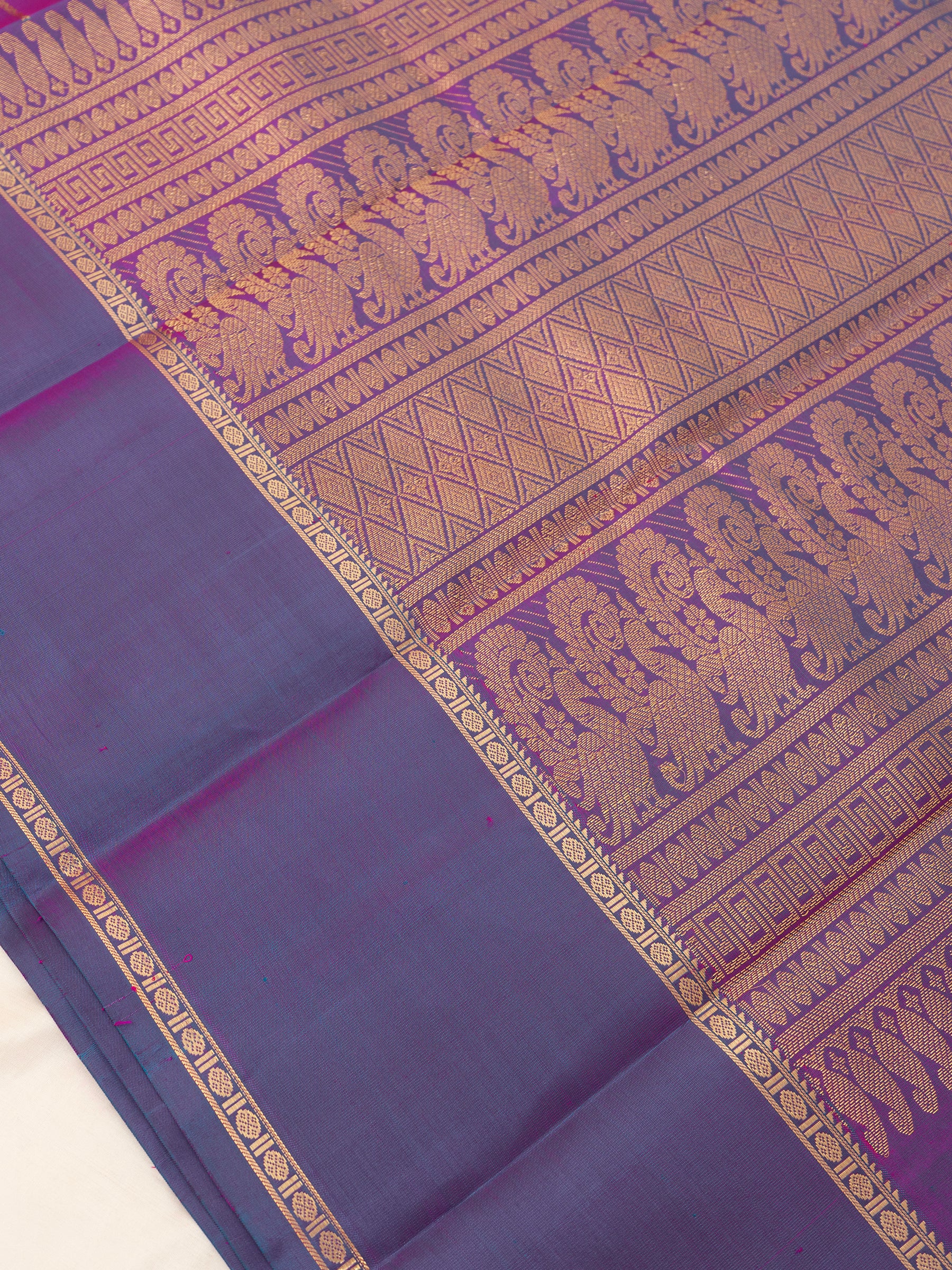 Purple shot lavender veldhari and border butta/ Special Edition Silk CLSA8357