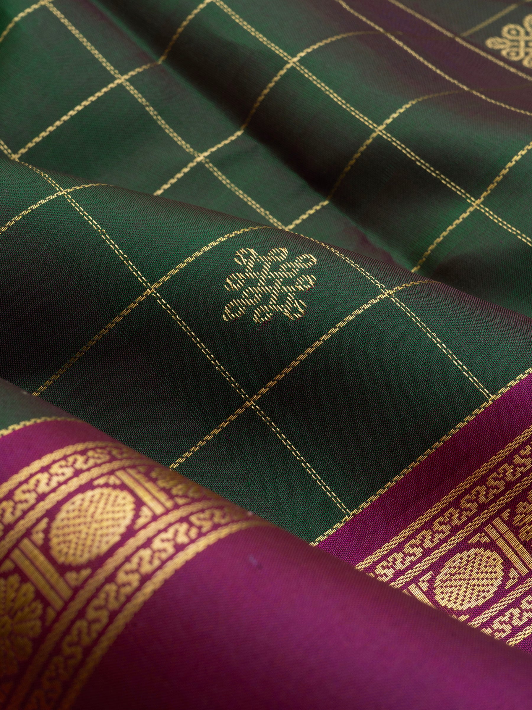 Green and magenta kattam kolam unique pallu / Special Edition Silk CLSA10305