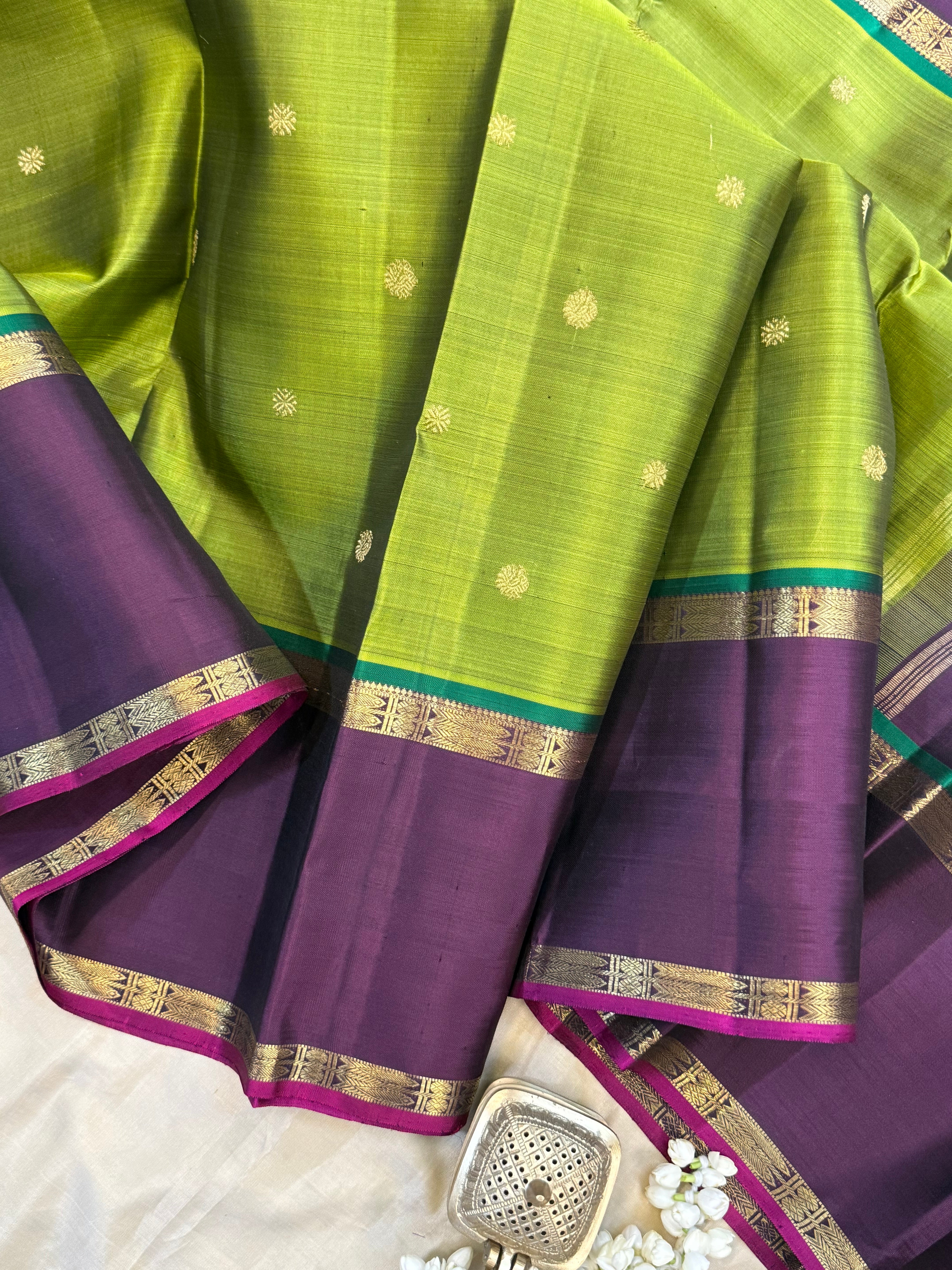 Mehandi green and deep purple fish rettapet border / Kanjipuram silk CL9997