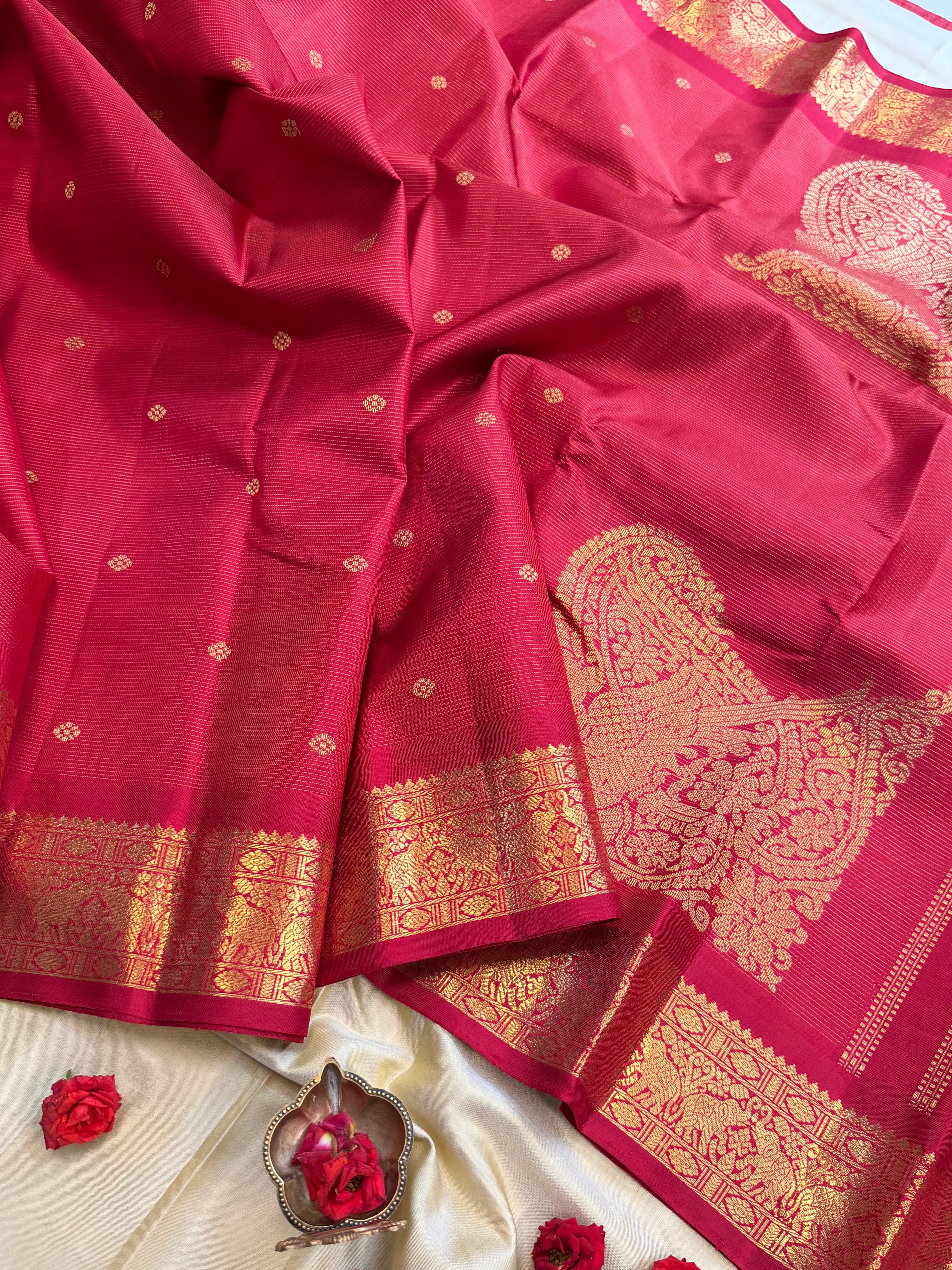 Mann : master weaver Vairaoosi earthy hues in pure Zari Kanjipuram silk