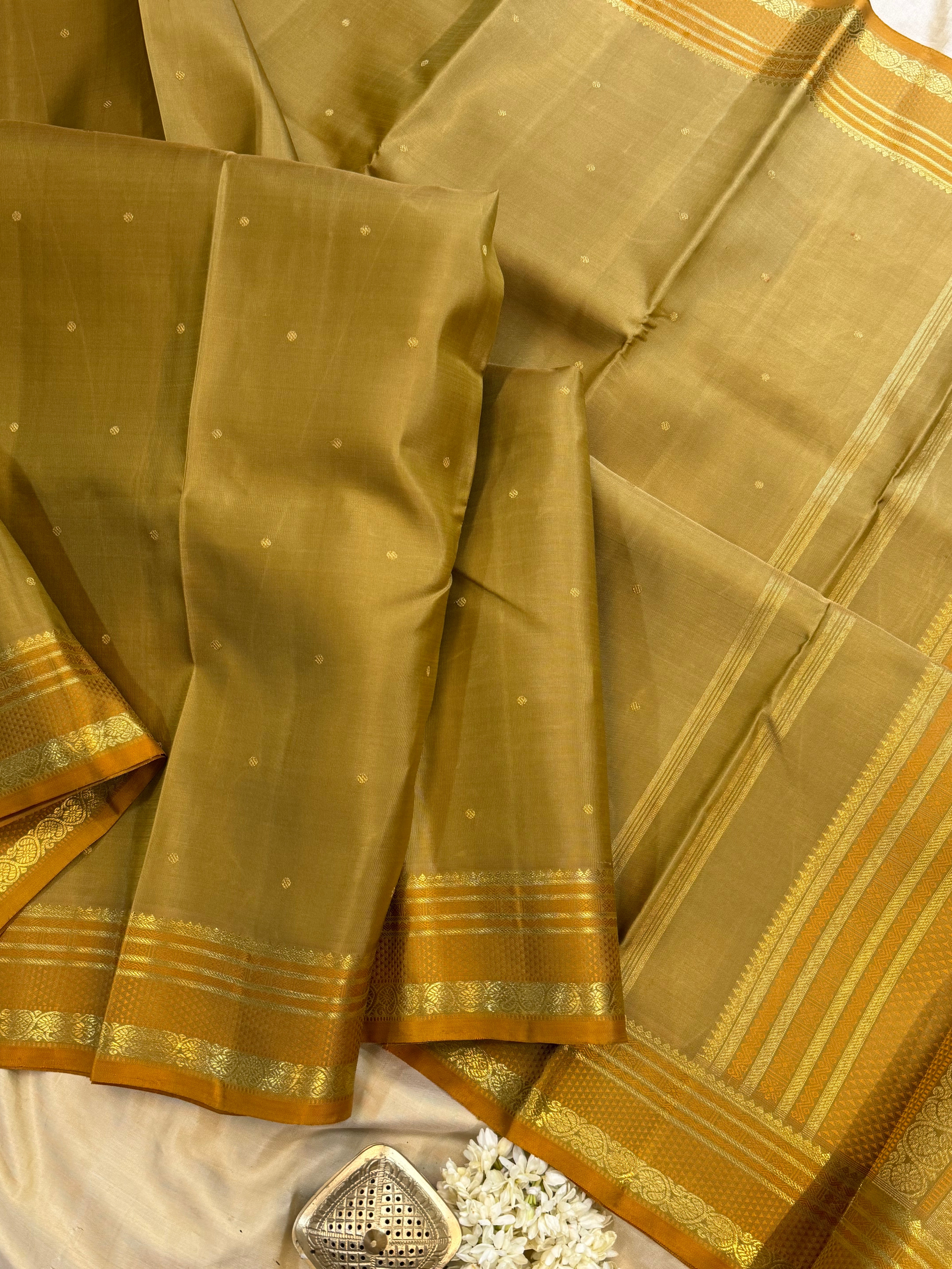 Light mehandi green colour pure Kanjipuram silk CL5789