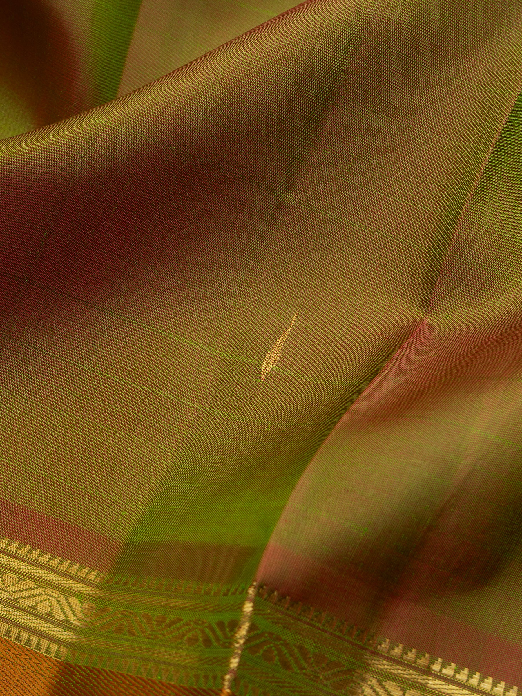 Maanthulir shot green small border/ Arani Silk Saree CLSA10843