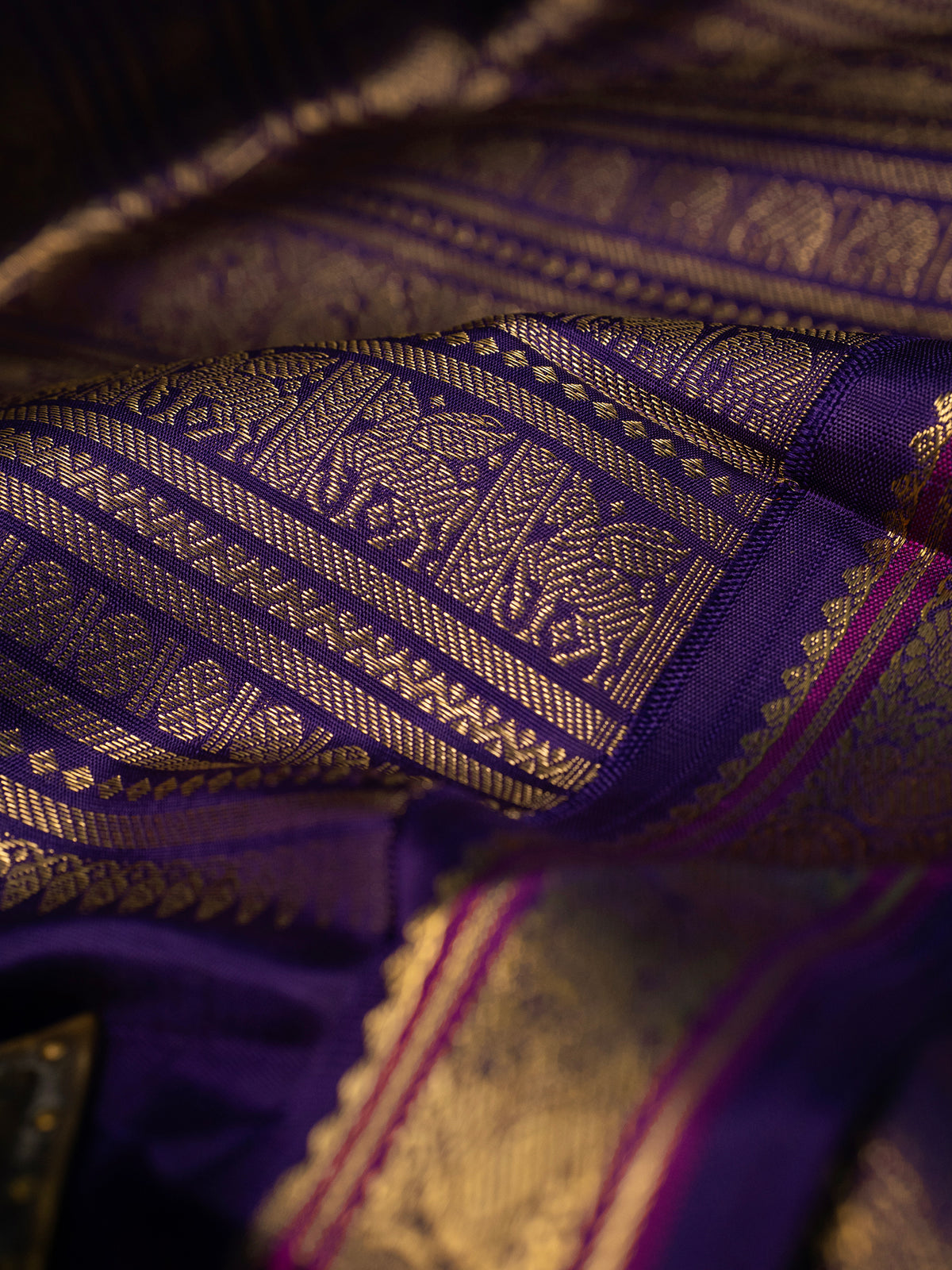 Green shot blue and dark blue kai korvai unique pallu/ Kanjipuram Silk Saree CLSA10965