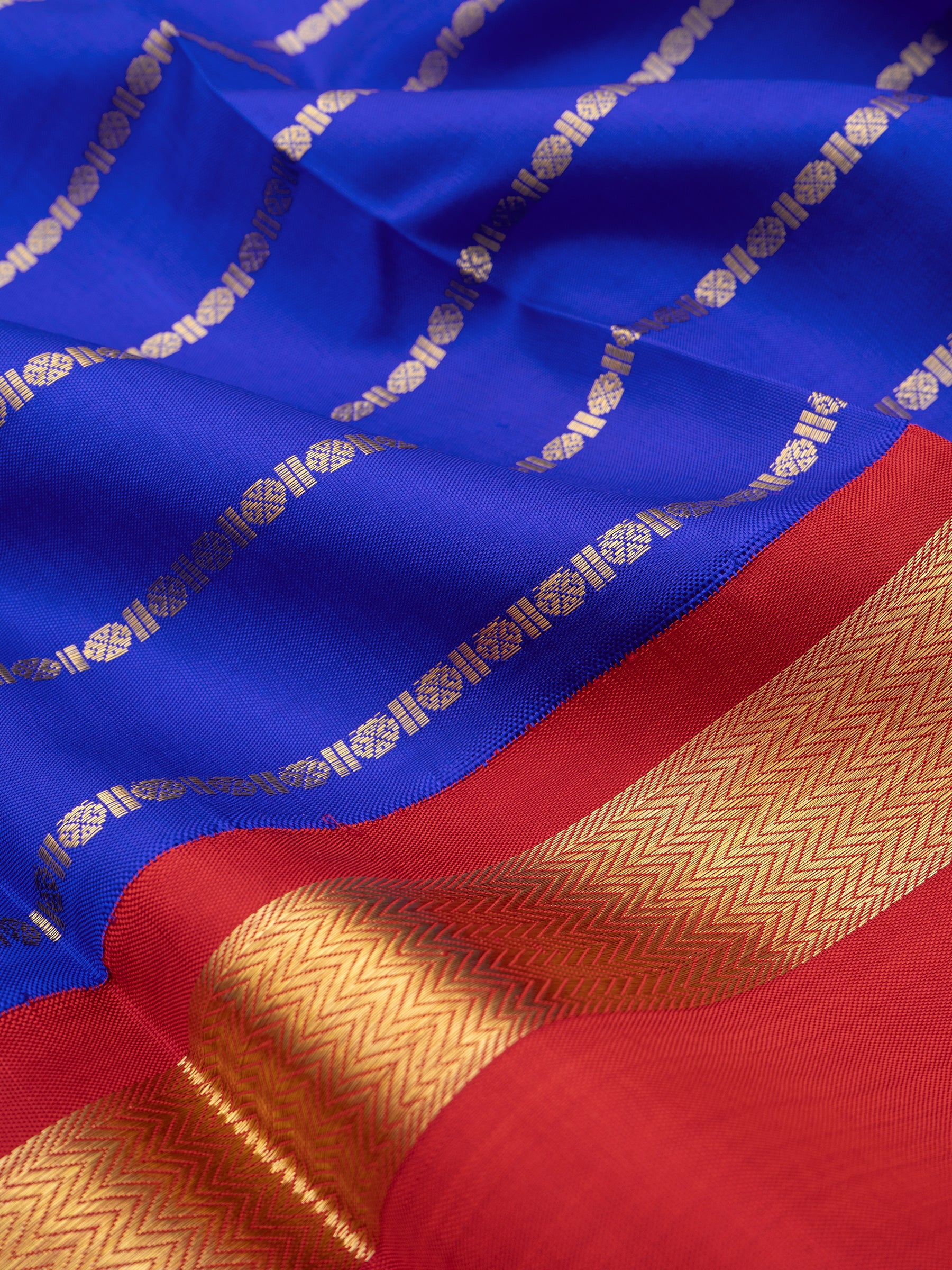 Ms blue veldhari and red rettapet kai korvai/ Kanjipuram silk Saree CLSA221
