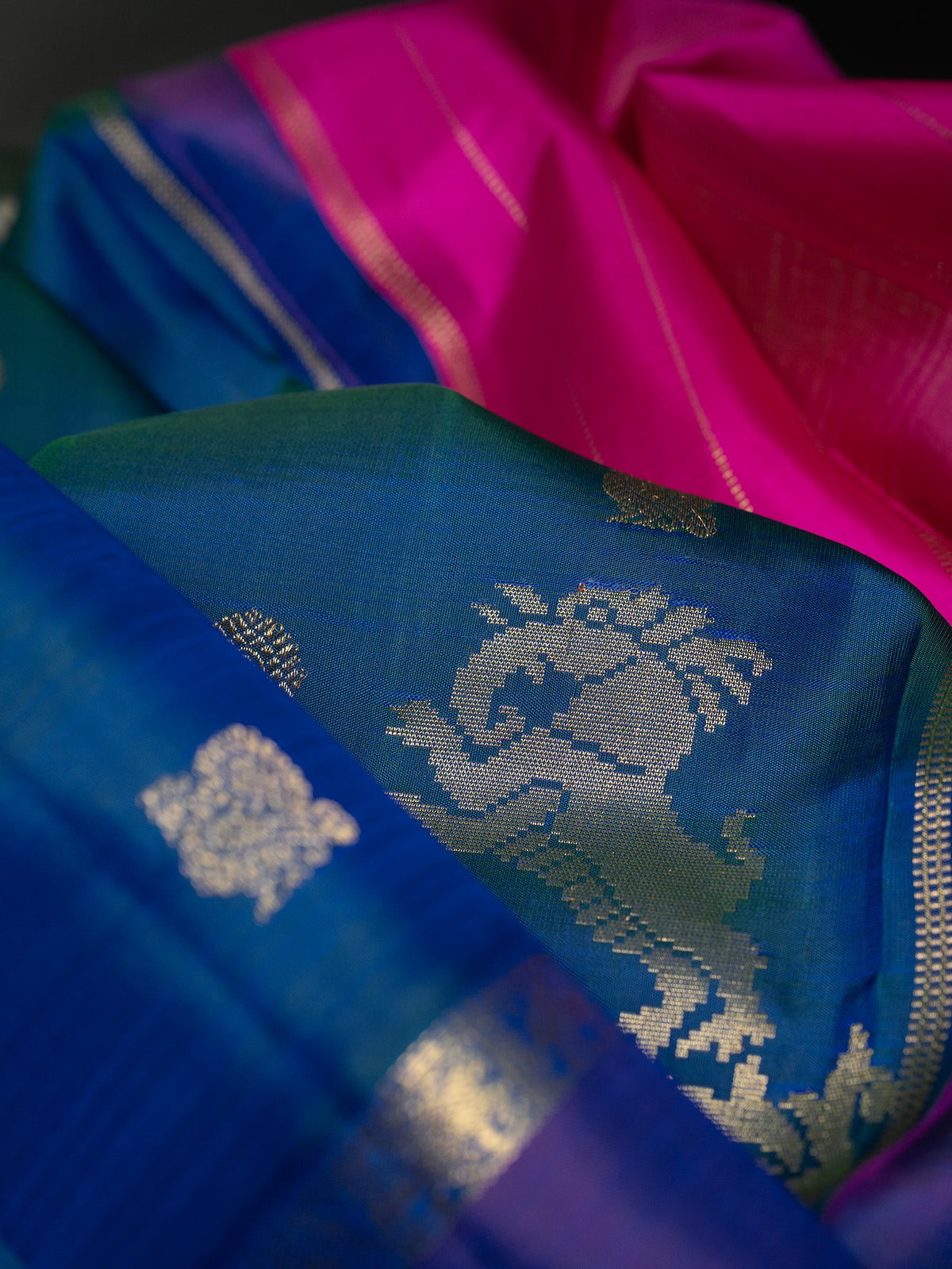 Mayilkazhuthu unique pallu corner butta / Kanjipuram Silk Saree CLSA9992