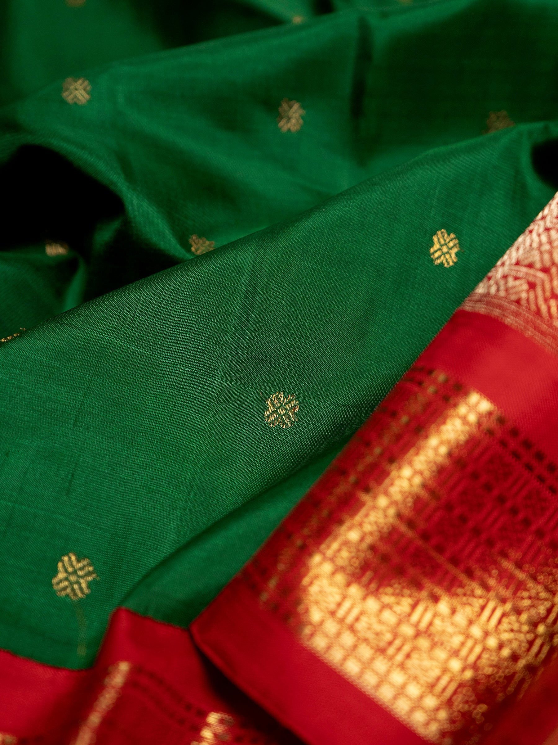 Forest green body Kamalam butta  / Kanjipuram Silk Saree CLSA4436