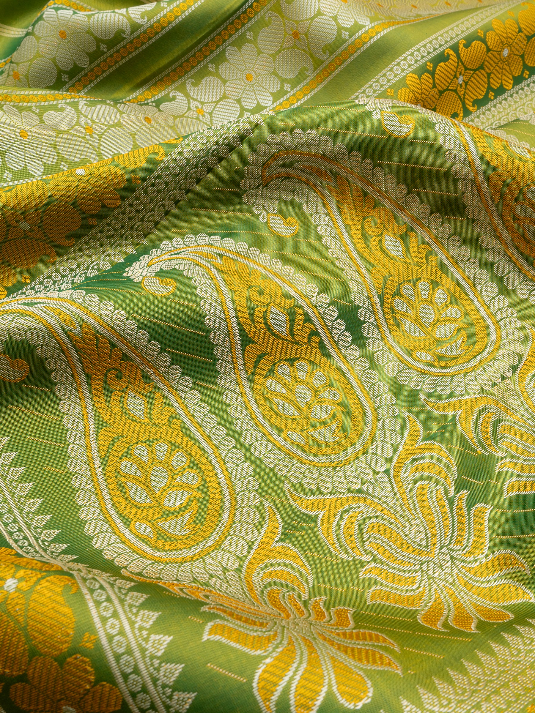 Parrot green manga pallu / Special Edition Silk CLSA10179