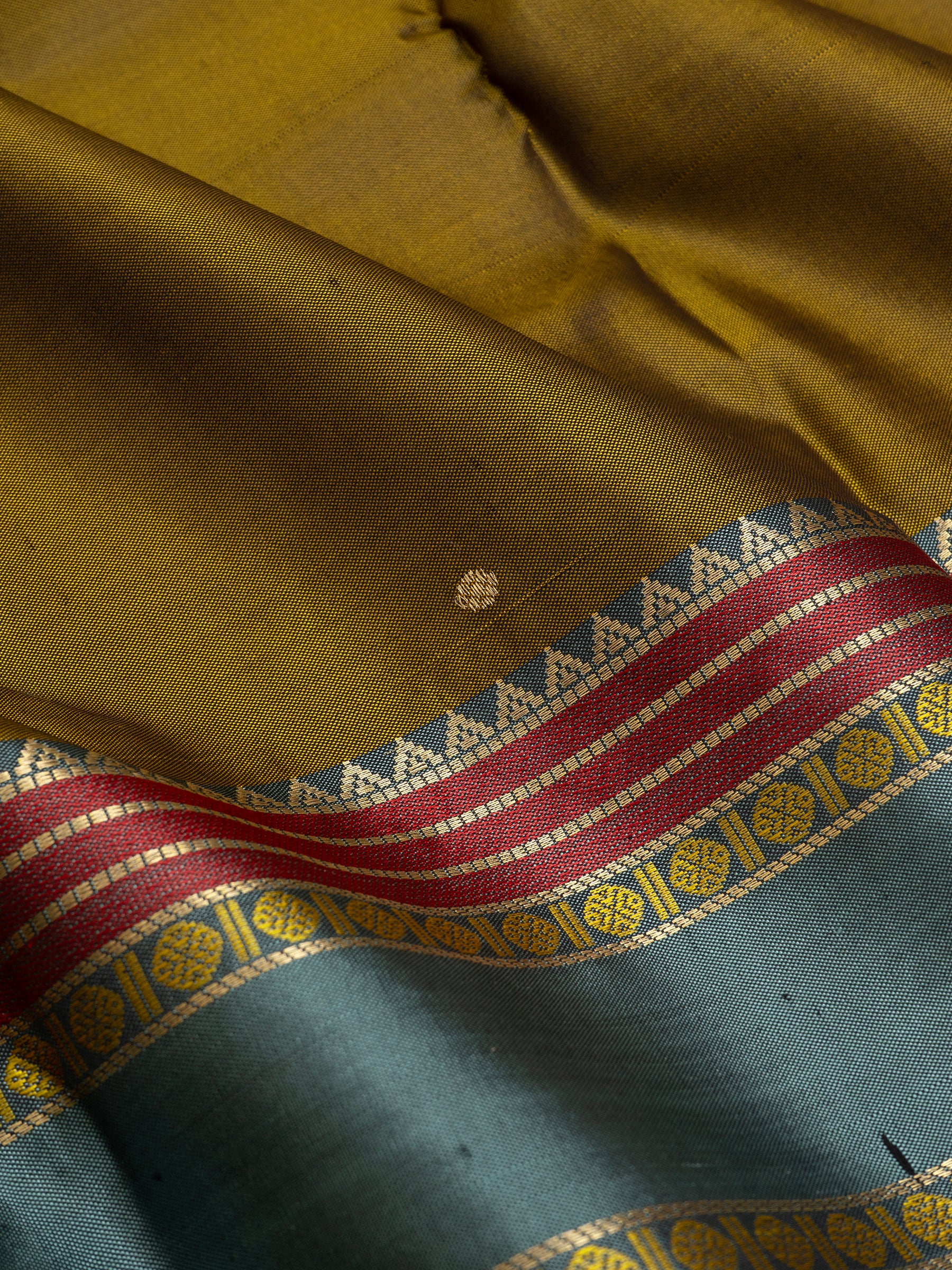Mustard shot green unique pallu/ Special Edition Silk CLSA6950