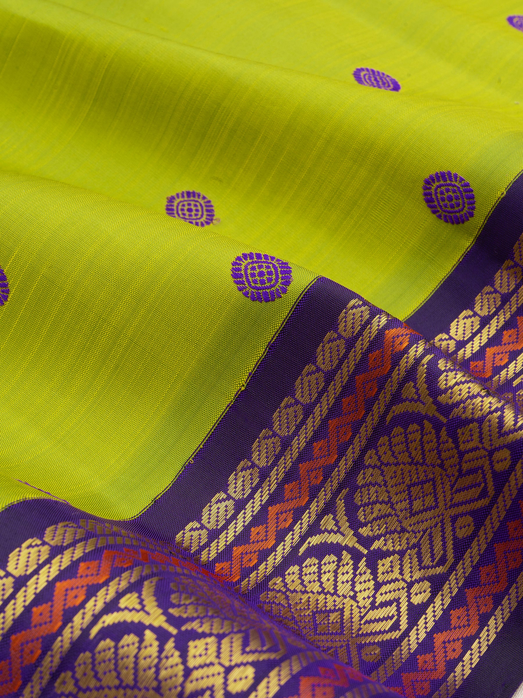 Sampanaga vintage border : Kanjipuram silk Saree CLSA7416
