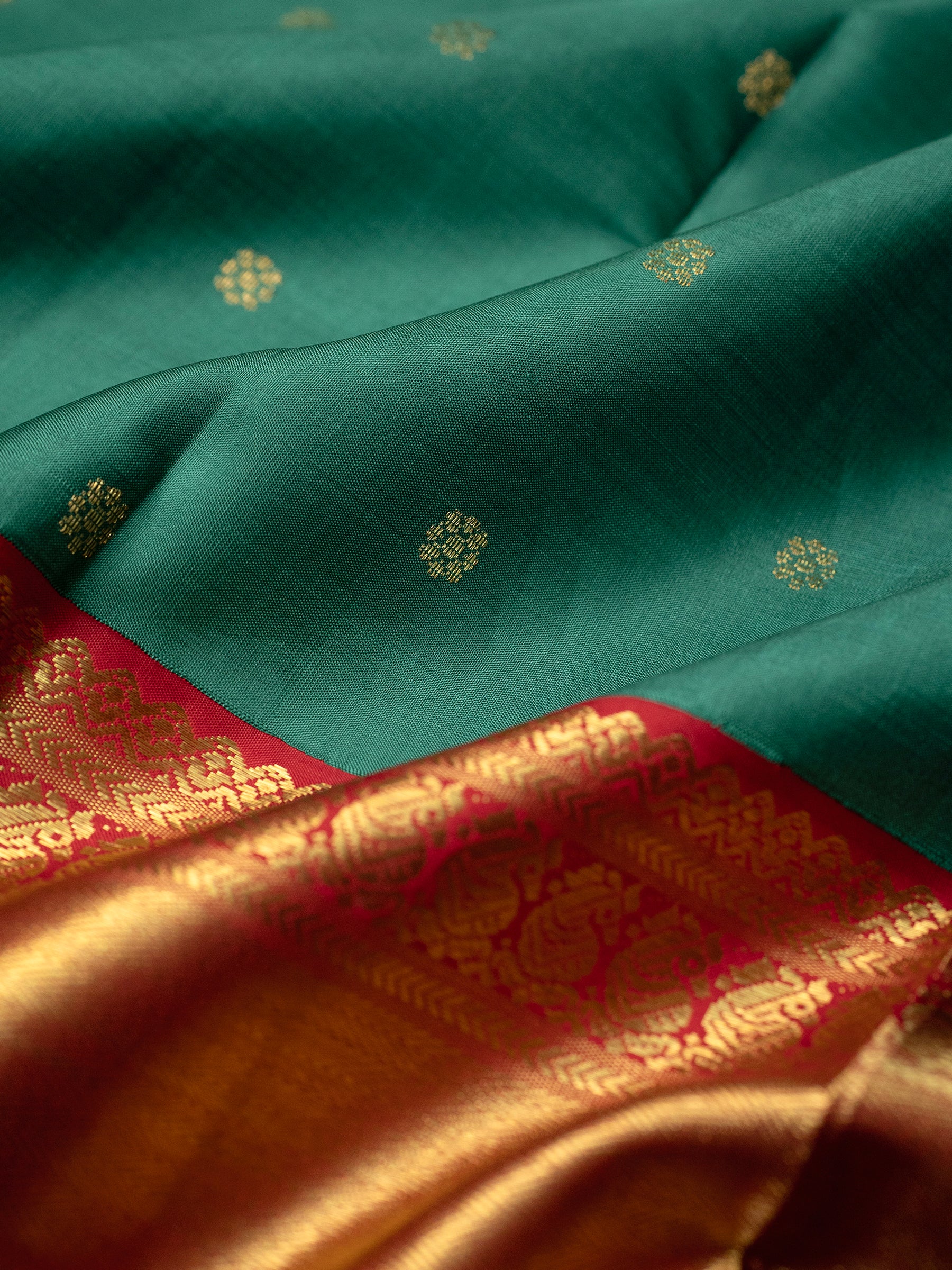 Safer green body with getti pet border / Kanjipuram Silk Saree CLSA7601