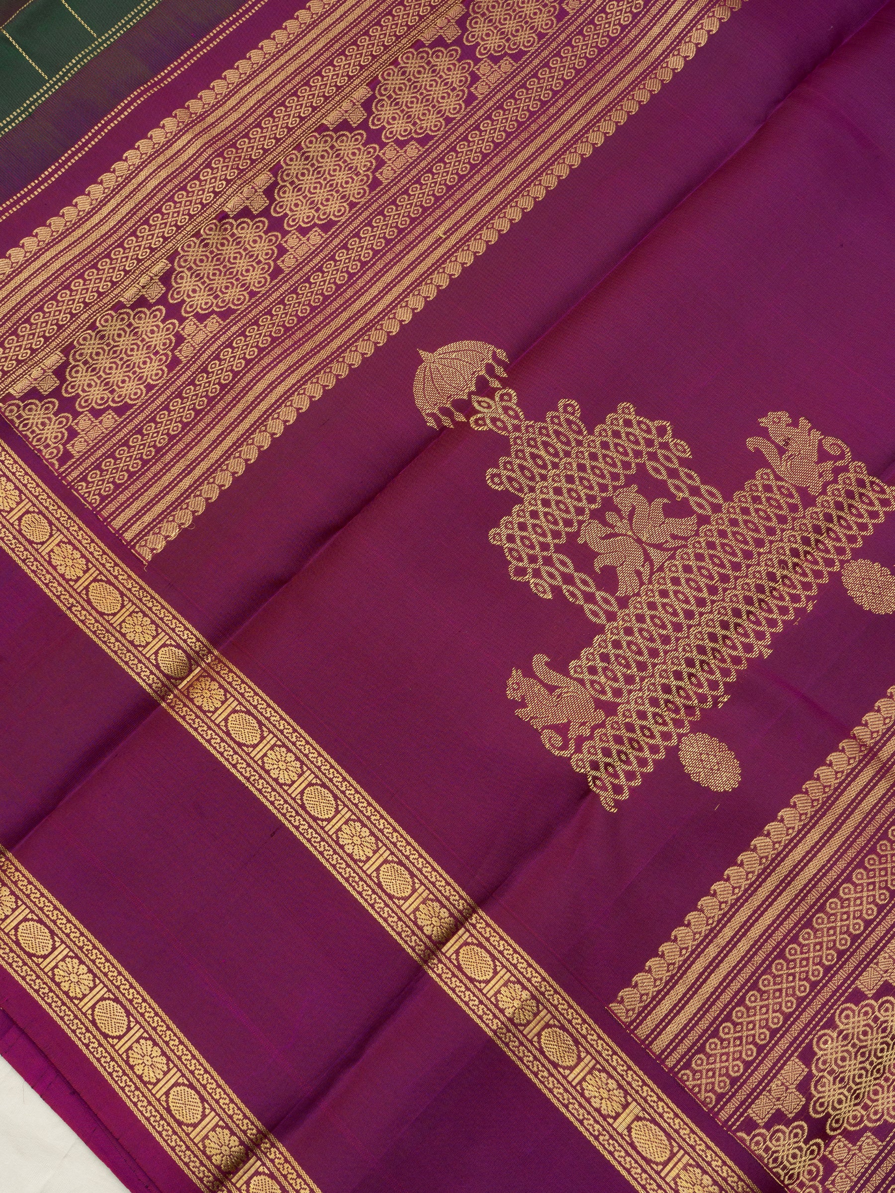 Green and magenta kattam kolam unique pallu / Special Edition Silk CLSA10305
