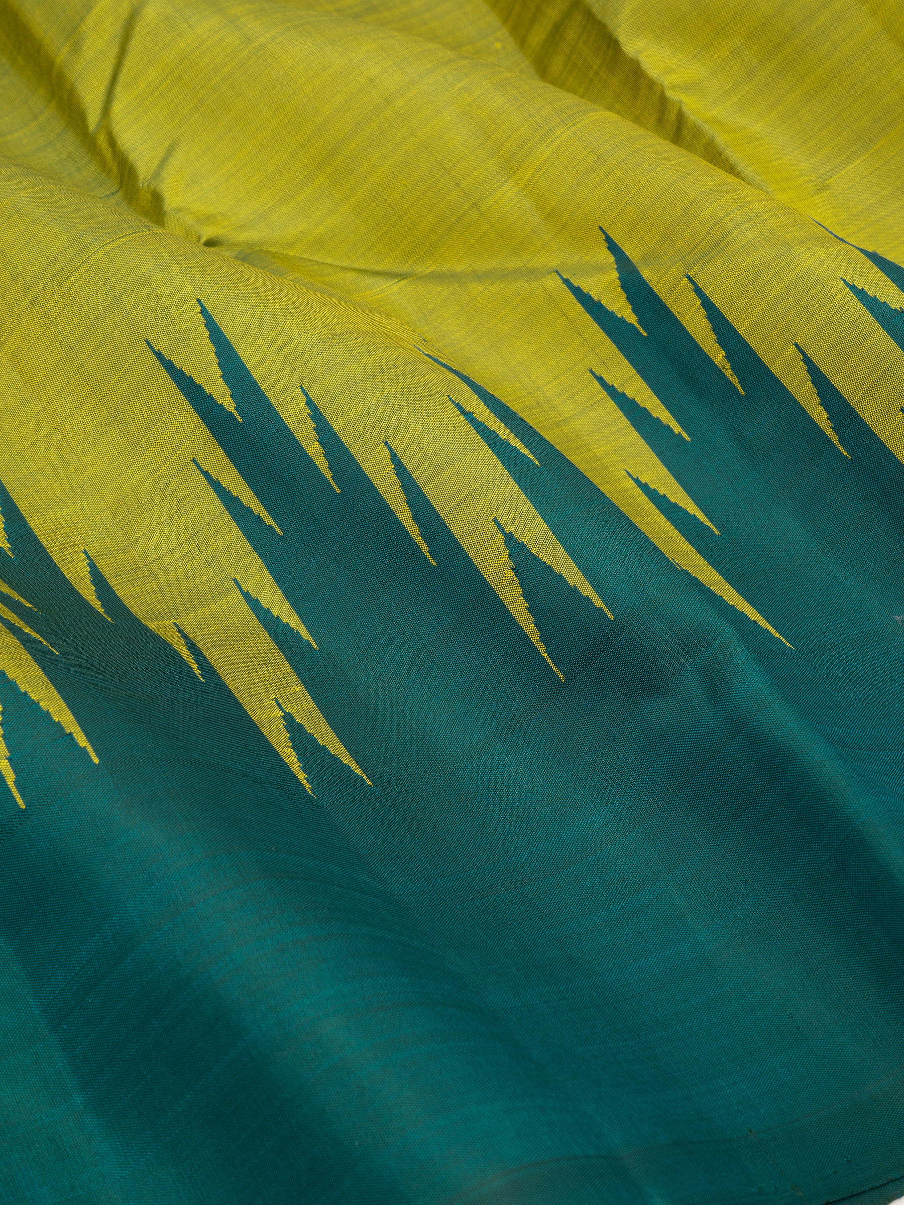 Green thazhamboo Rekku / Arani Silk Saree CLSA9377