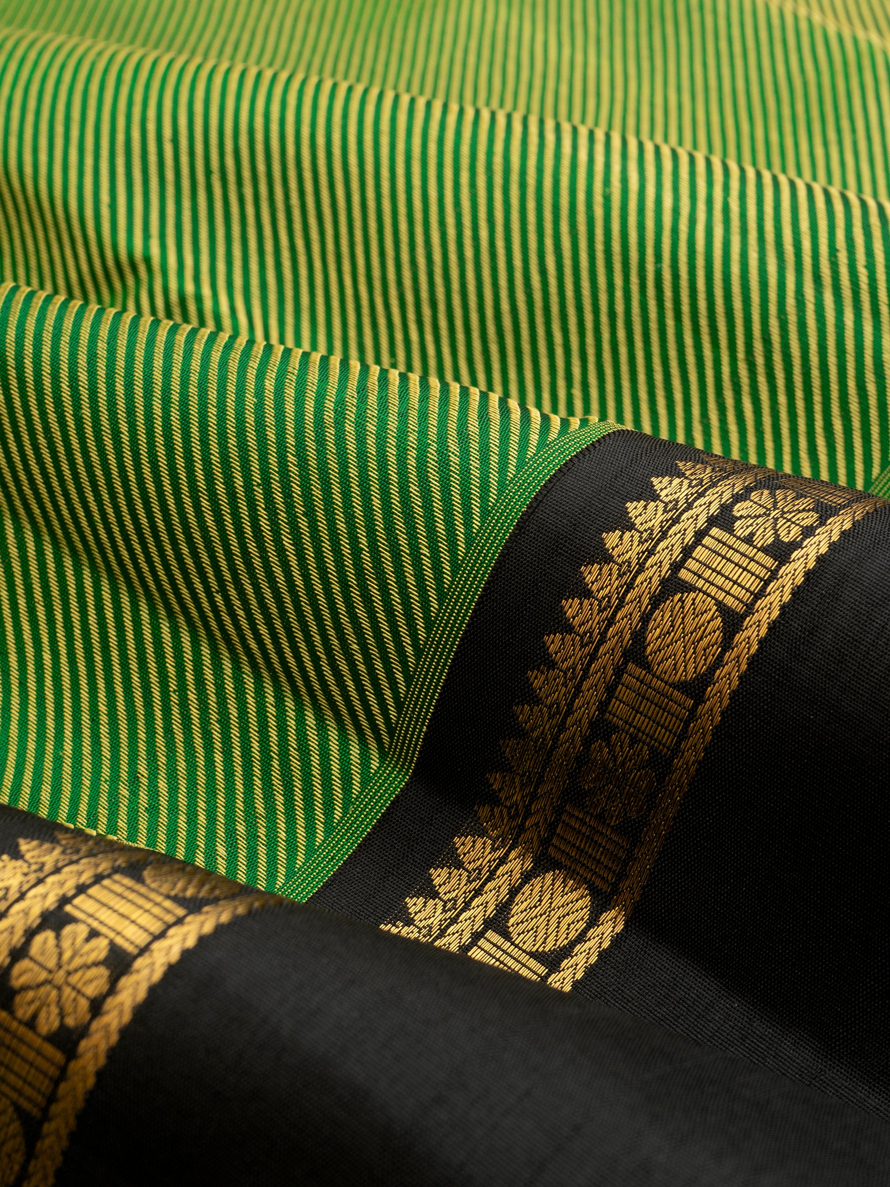 Green Lehariya Thread work Kanjipuram Silk Saree CLSA9463