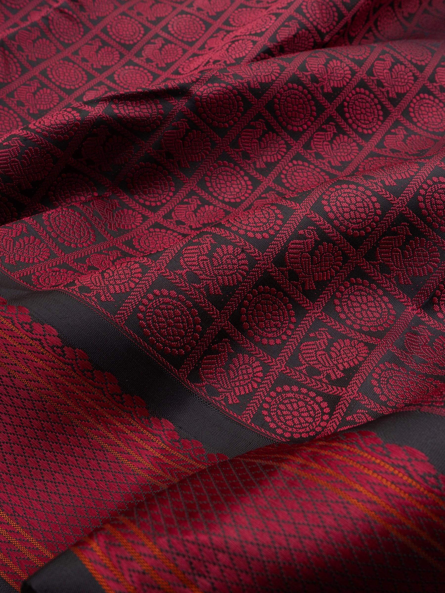 Black Annam chakram Thread work Kanjipuram Silk Saree CLSA9642