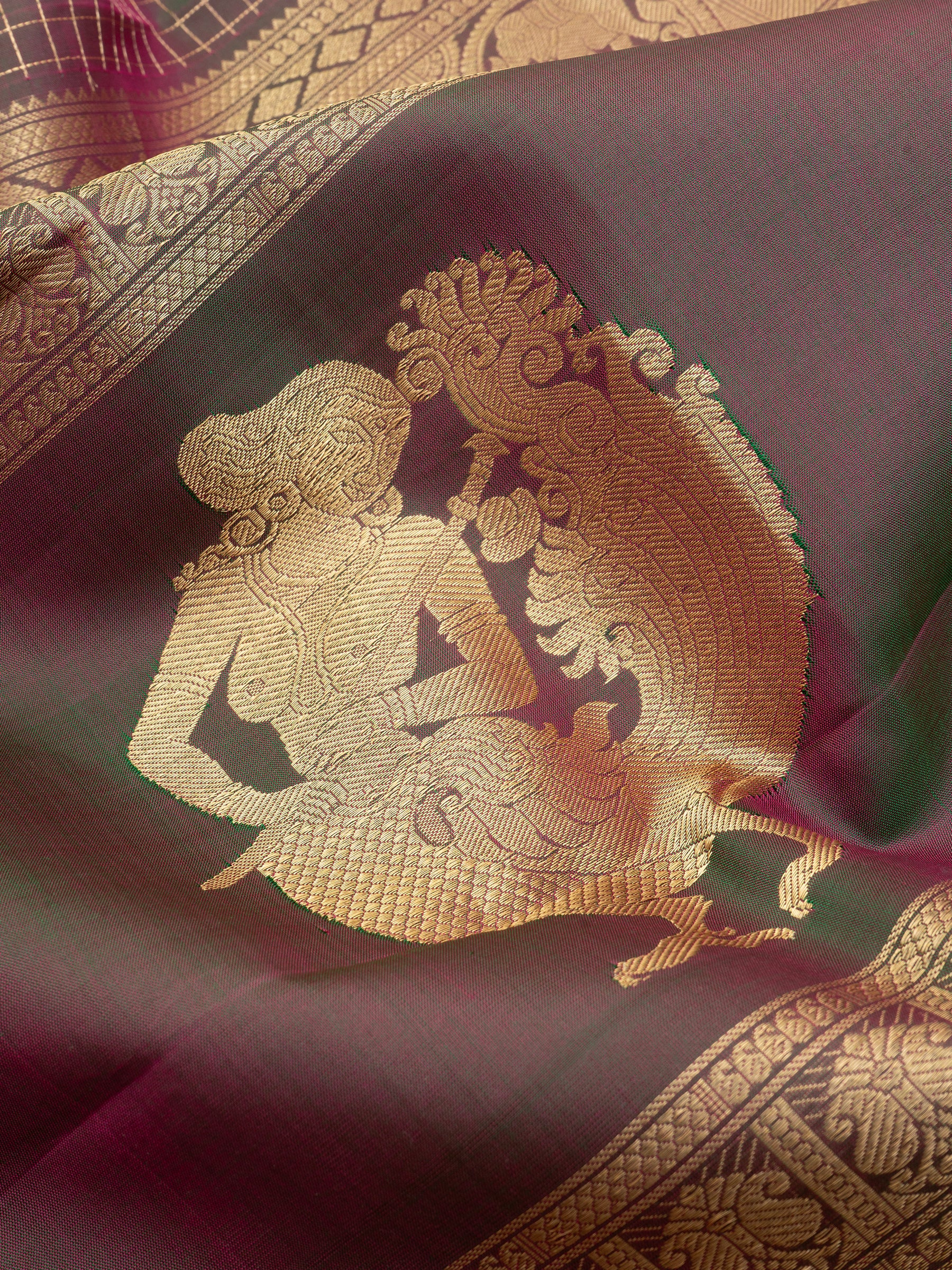 Maanthulir shot pink rettapet border and unique pallu / Special Edition Silk CLSA6919