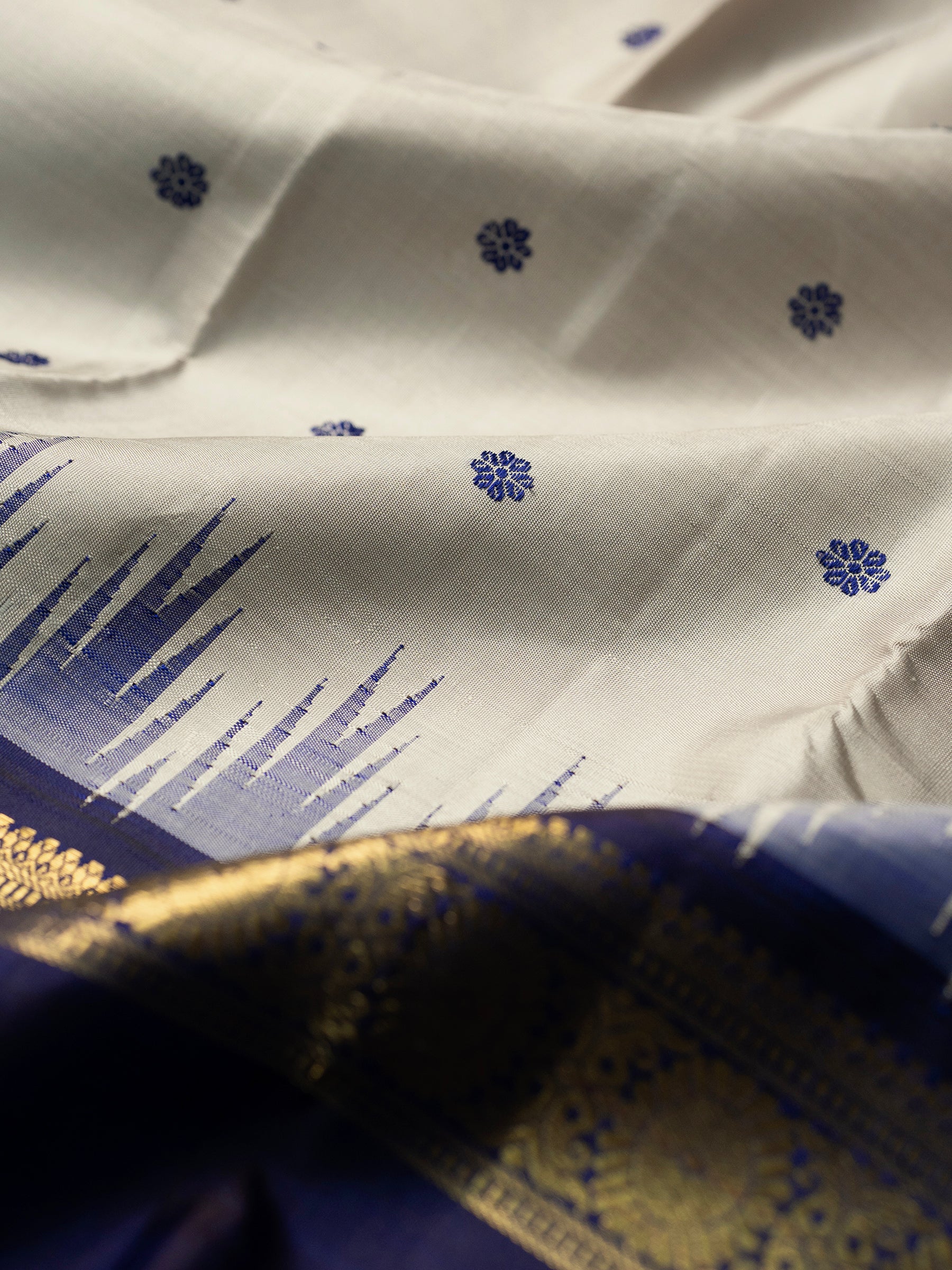 Light grey with Korvai temple border / Kanjipuram Silk Saree CLSA7548