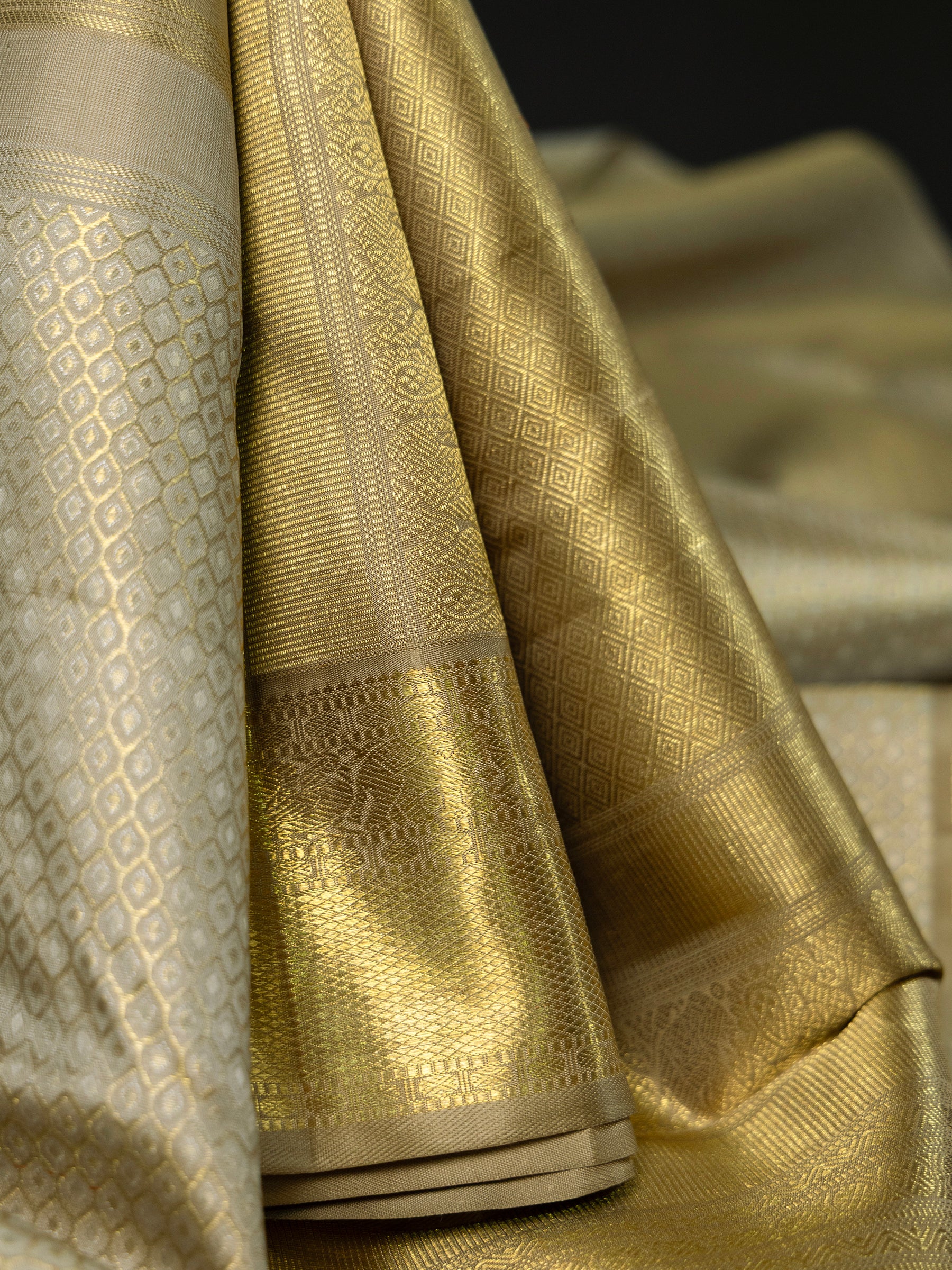 Honey comb brocade / Bridal Kanjipuram Silk Saree CLSA4204