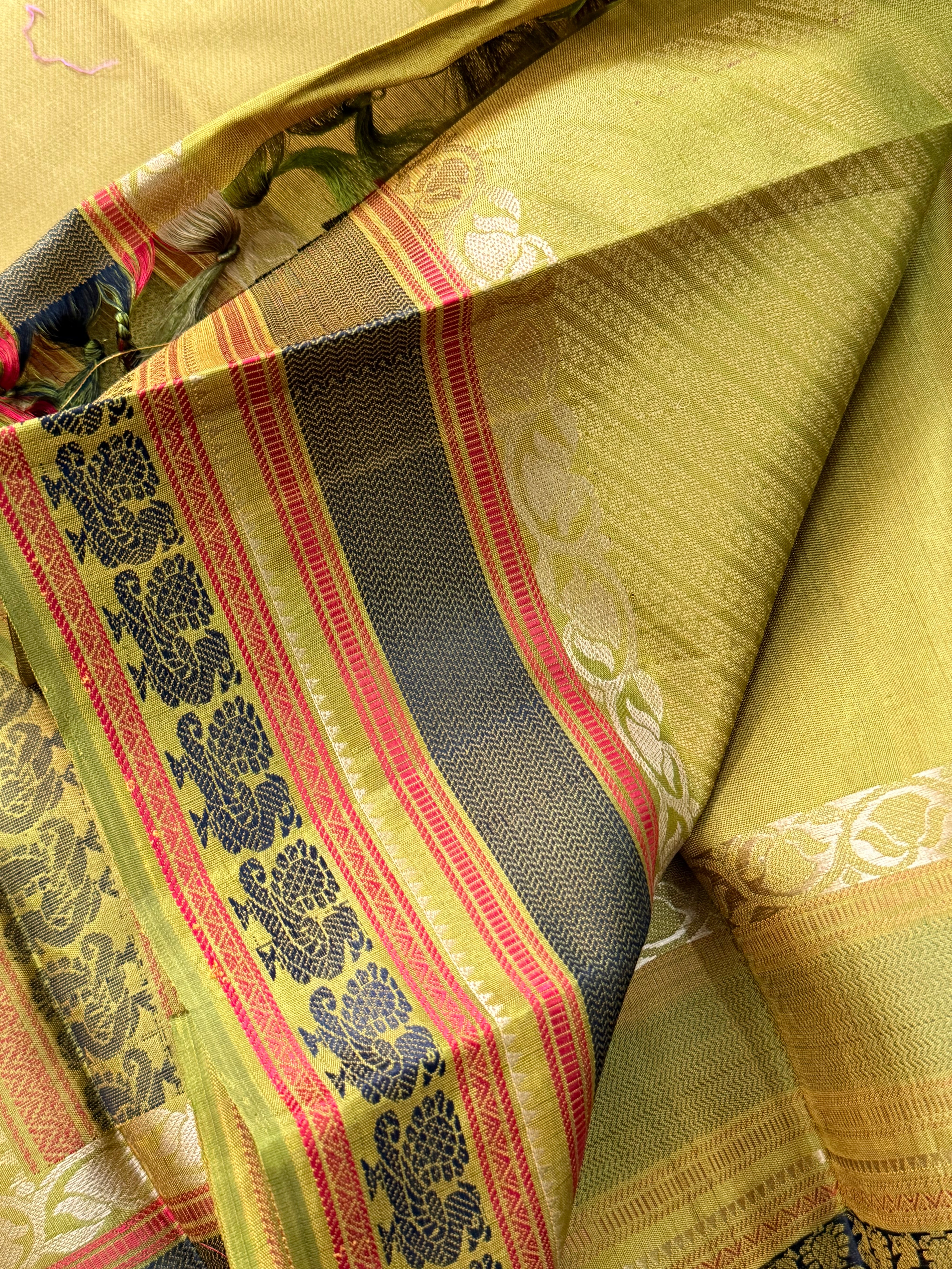 Mangaai Pachai varisapet border/ Varnangal Soft Silk CL4087