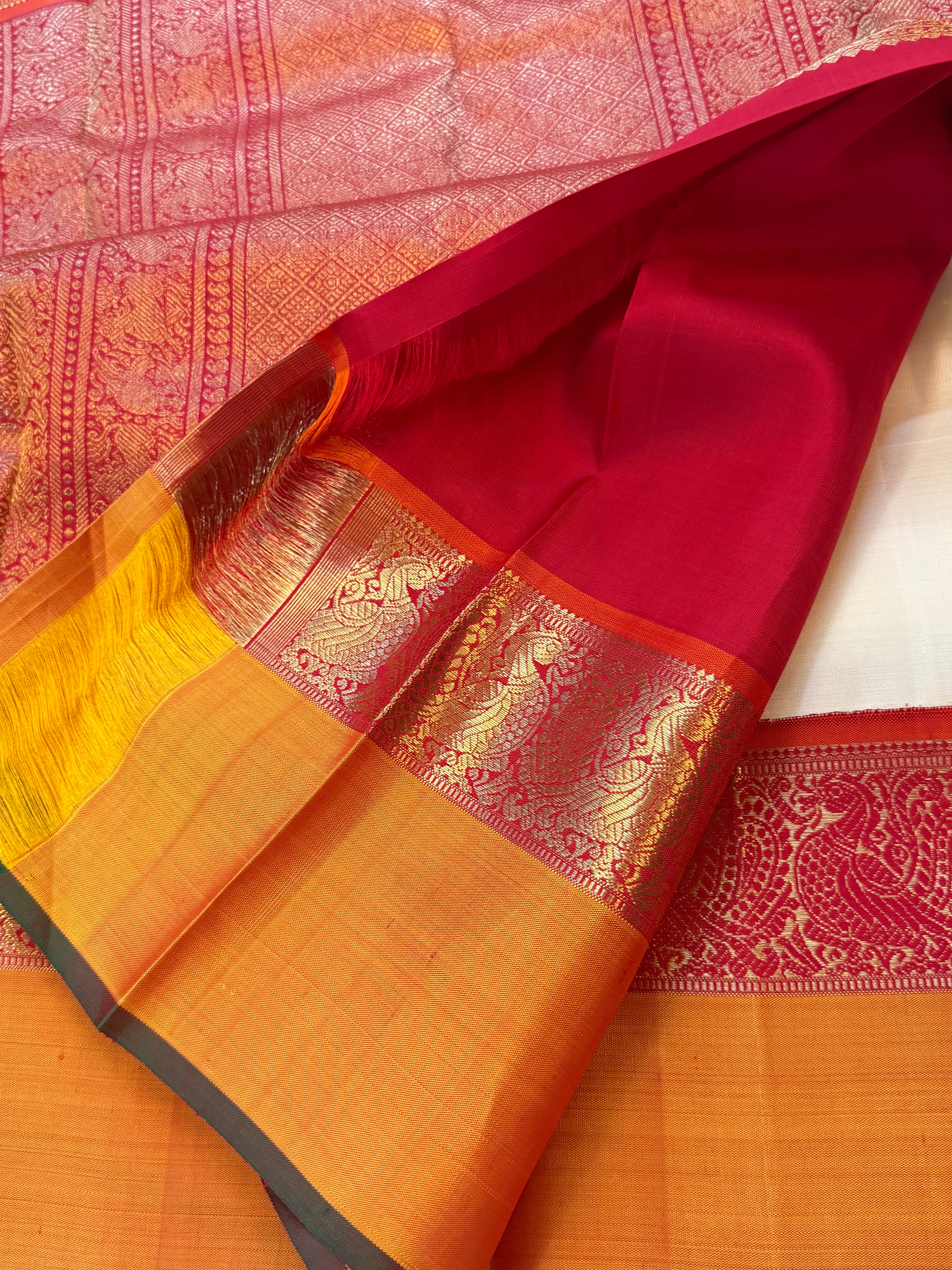 Off white Korvai kaal erangina border / Kanjipuram silk