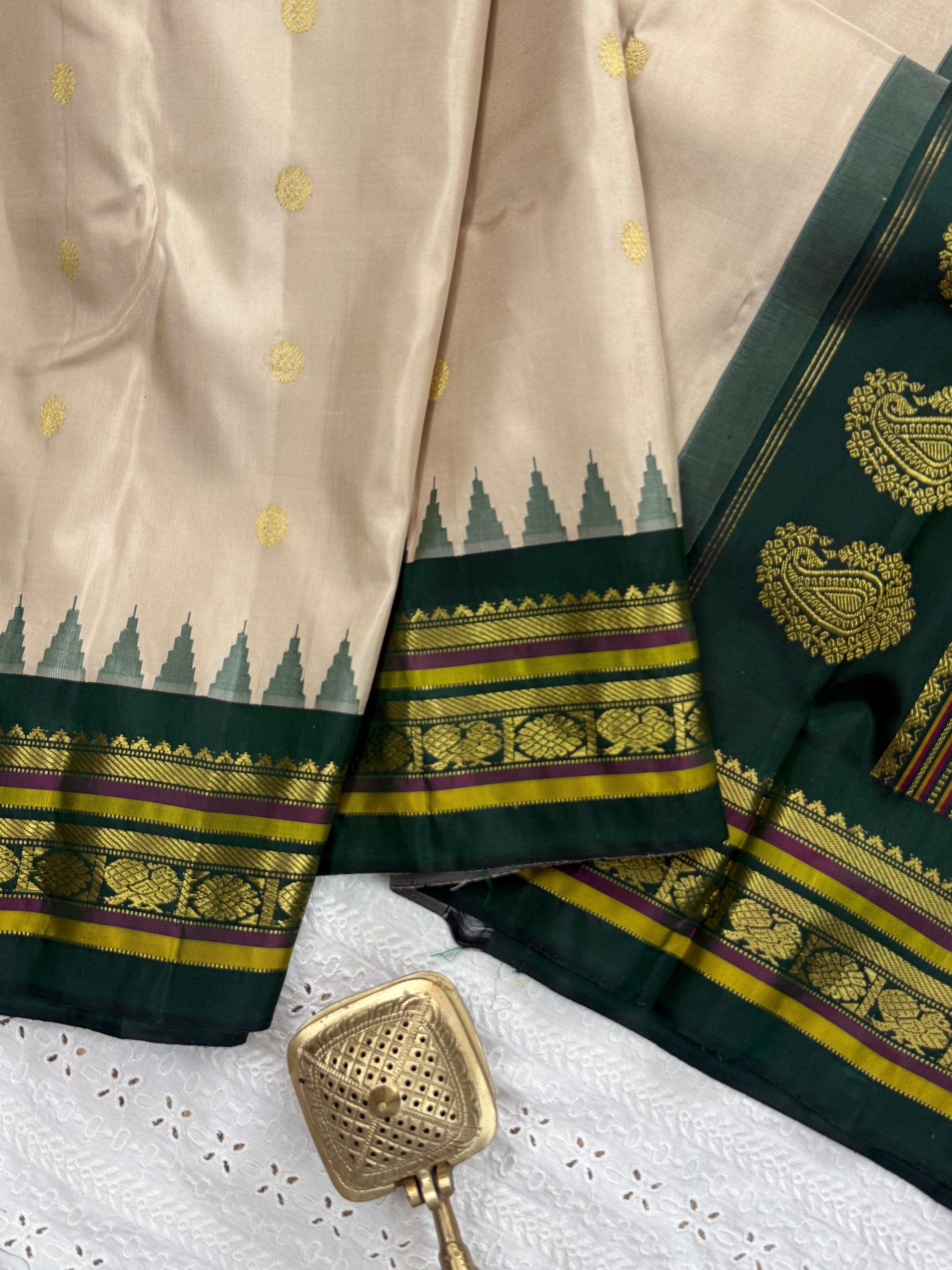 Off sandal and green / Gadwal silk CL9310