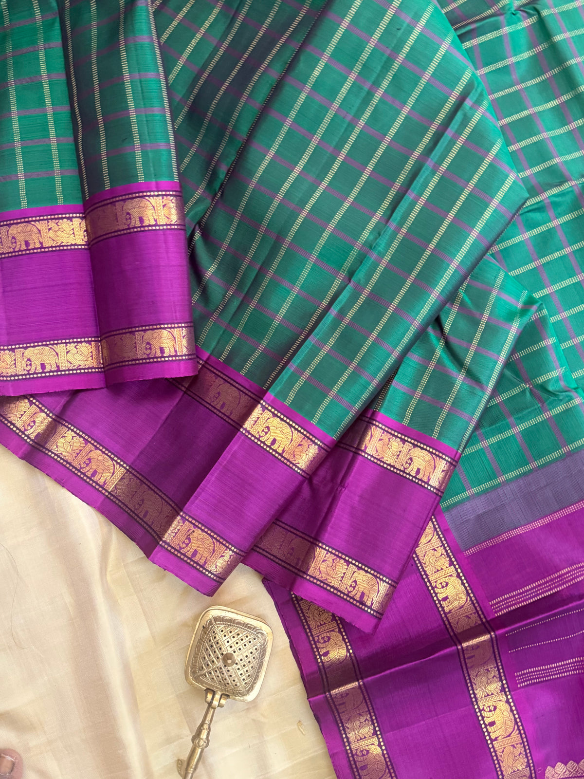 Colours of Navarathri bottle green Kattam Butta  / pure Kanjipuram silk