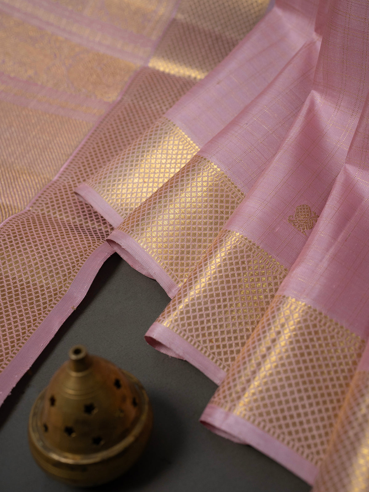 Light pink Zari checks and butta/Kanjipuram Silk Saree CLSA10364