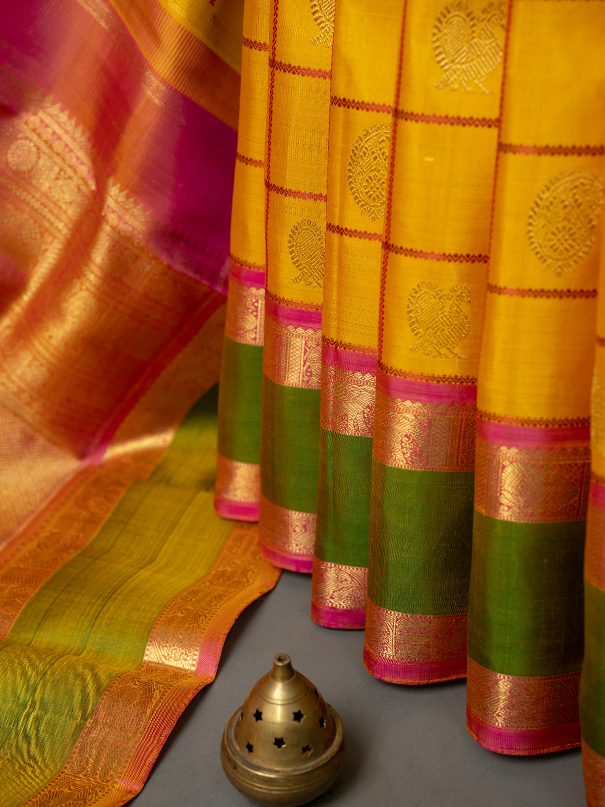 Yellow veldhari Kattam Pure Kanjipuram Silk Saree CLSA11345
