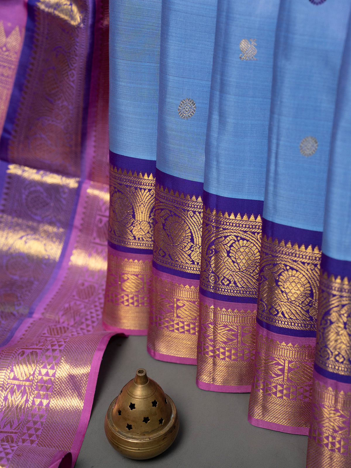 Dual tone body and body thread and Zari butta with doubel border pure zari/Kanjipuram Silk Saree CLSA11641