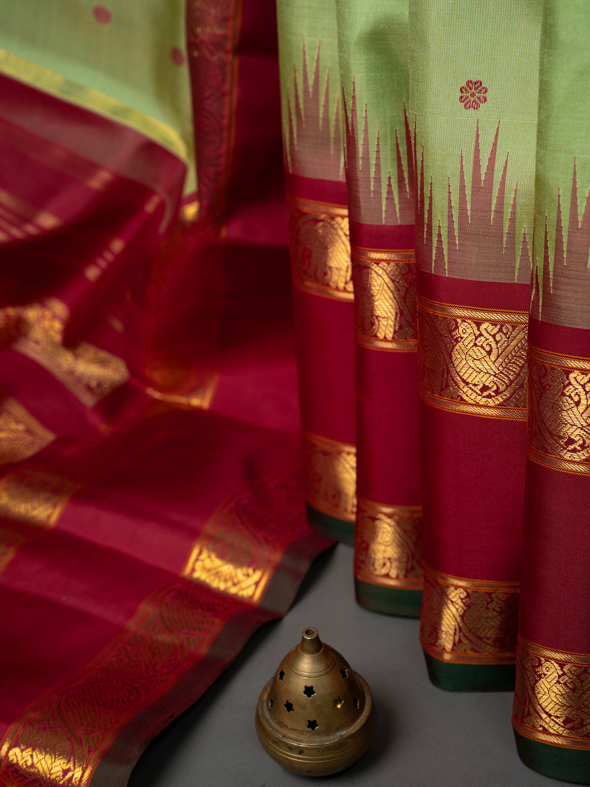 Vinatage Elaichi green Kai Korvai Pure Kanjipuram Silk Saree CLSA11910