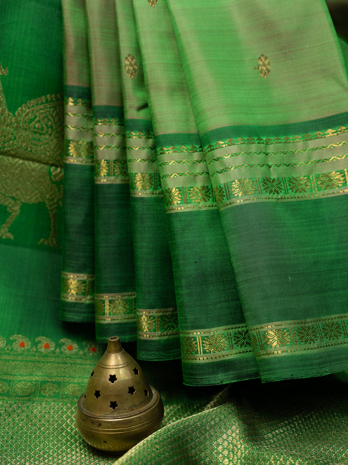 Alli green shot master weaver saree / Kanjipuram Silk Saree CLSA9992