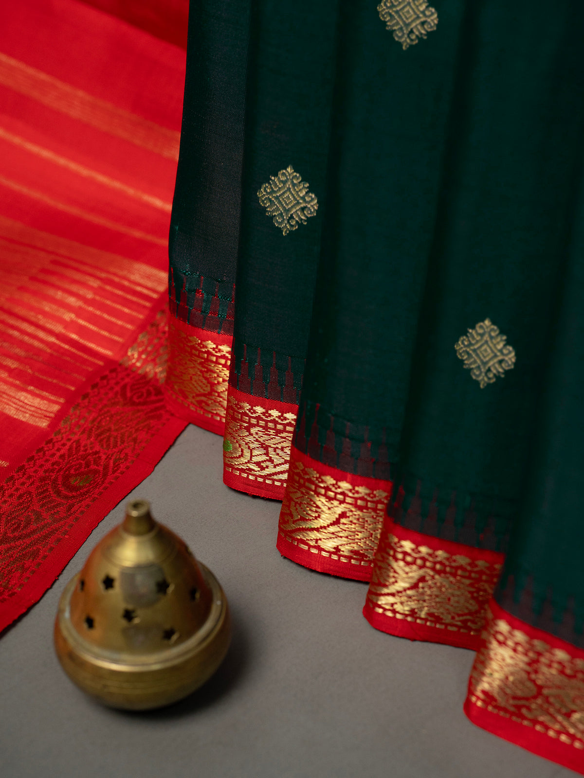 Dark green and red kai korvai/ Kanjipuram Silk Saree CLSA