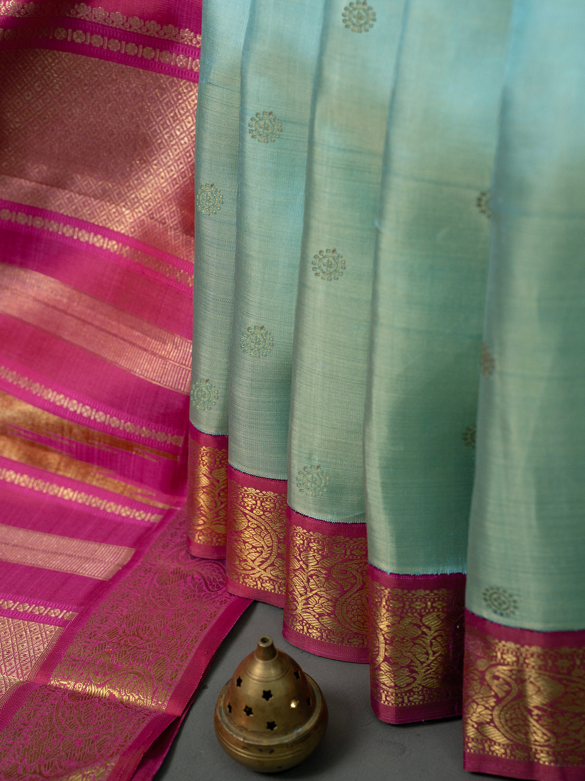 Pastel unusual greenish blue and pink kai korvai / Kanjipuram Silk Saree CLSA8951