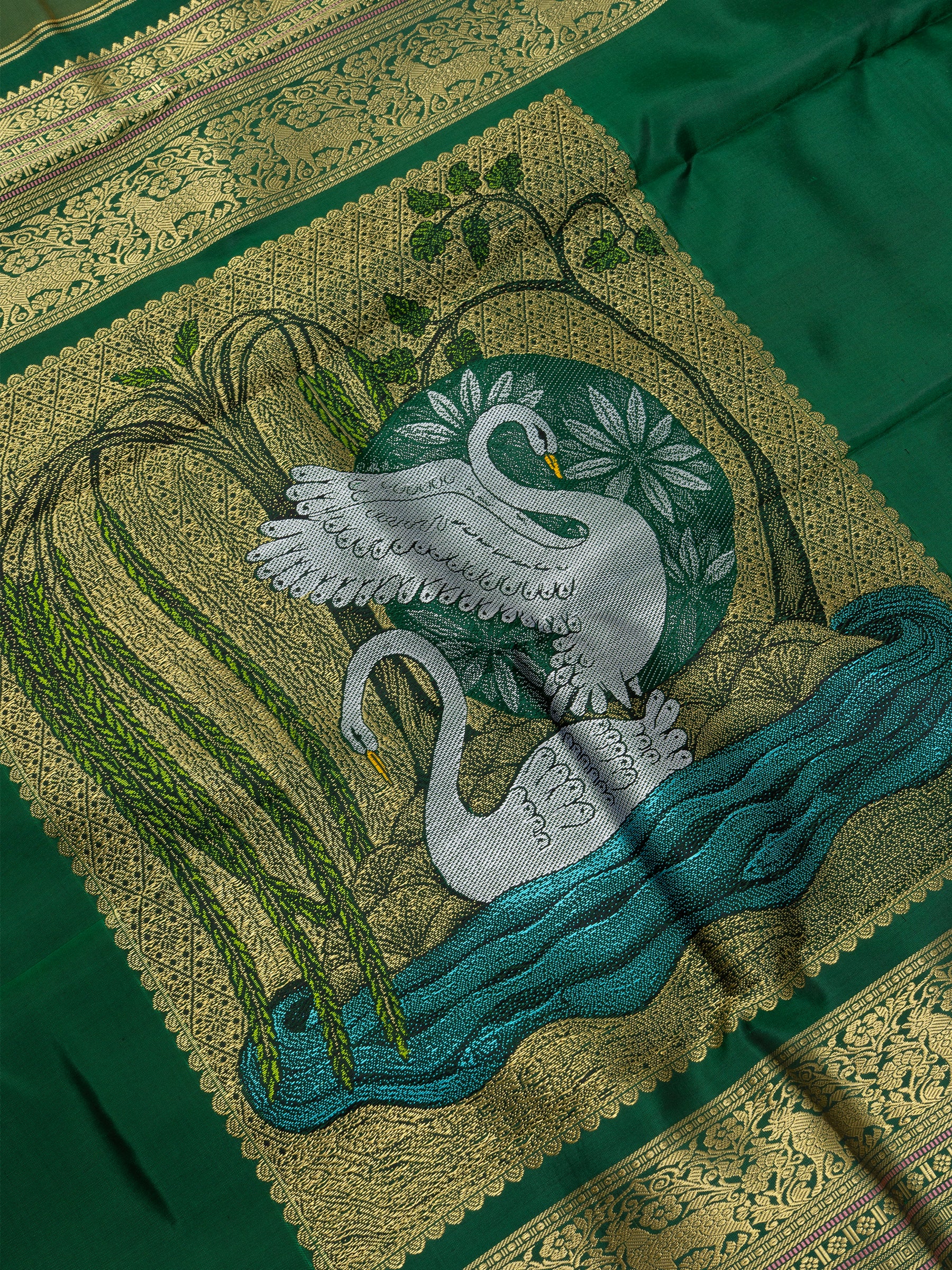 Maanthulir green and green rettapet border- exclusive unique pallu / Special Edition Silk CLSA9842