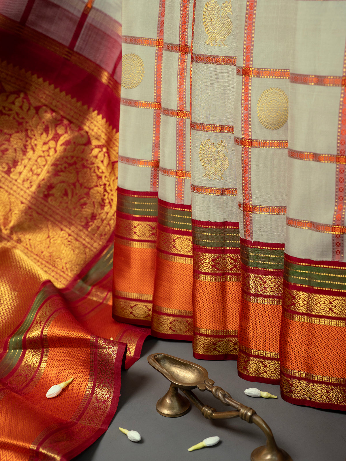 Alankar Off white Kattam Butta. /Pure Kanjipuram Silk Saree CLSA13037