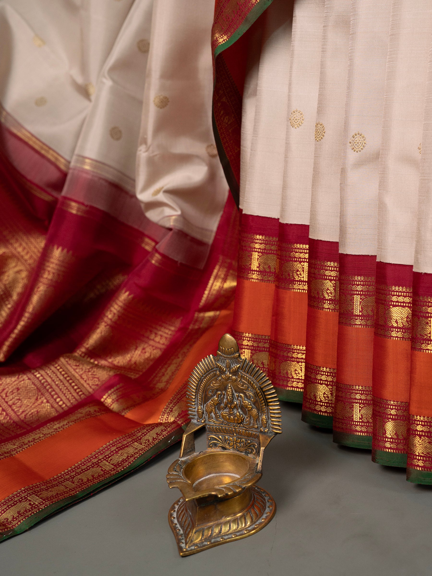 Cream retta pet korvai  Kanjipuram Silk Saree CLSA10373