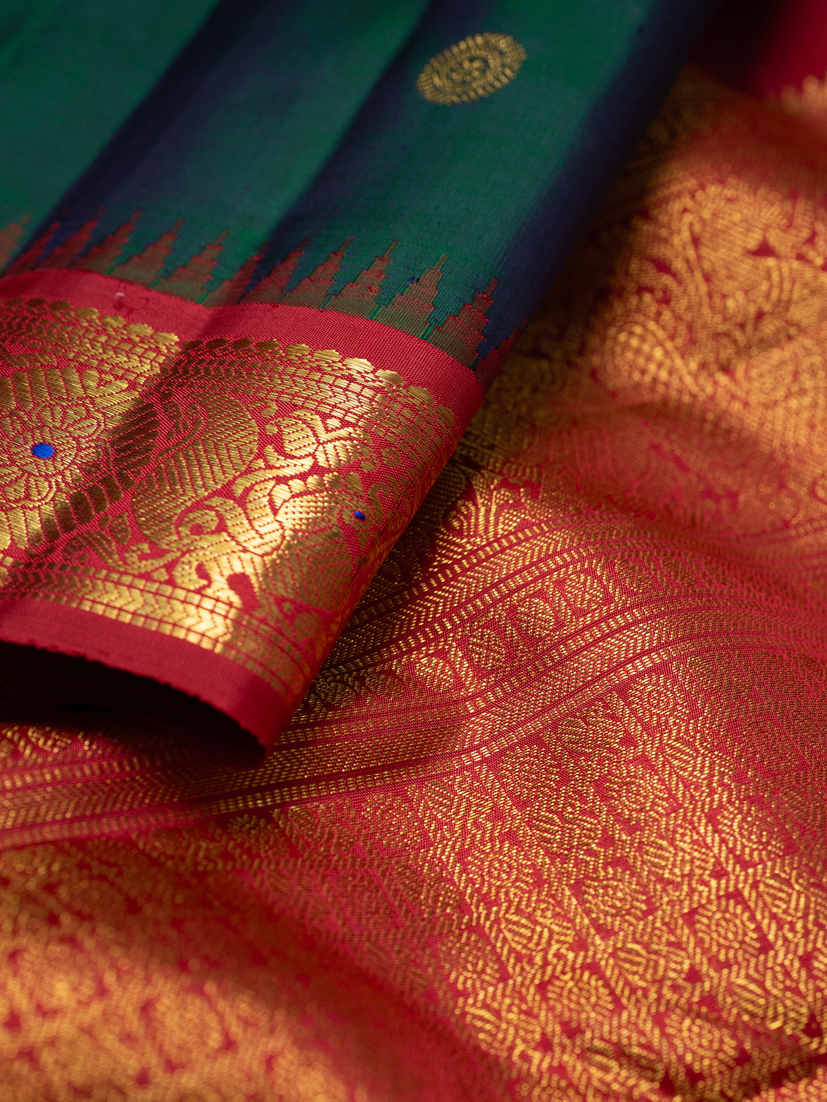 Mayilkazhuthu Korvai / pure Zari Kanjipuram Silk Saree CLSA11393