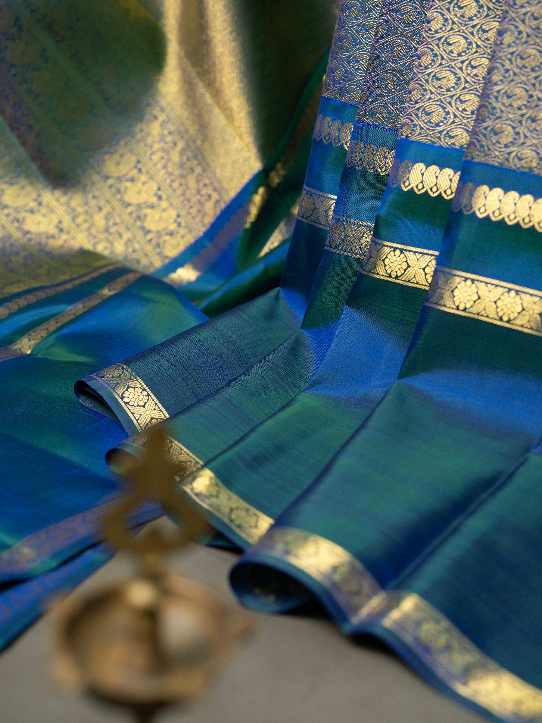 Vintage museum revival / pure Zari Kanjipuram Silk Saree CLSA11657