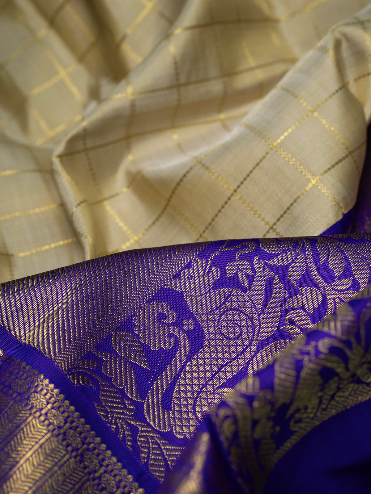 Offwhite shot golden zari kattam and ink blue kai korvai / Kanjipuram Silk Saree CLSA690