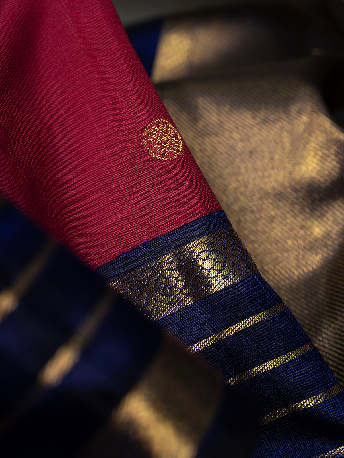 Deep red and deep blue varisapet border kai korvai/ Kanjipuram Silk Saree CLSA10765